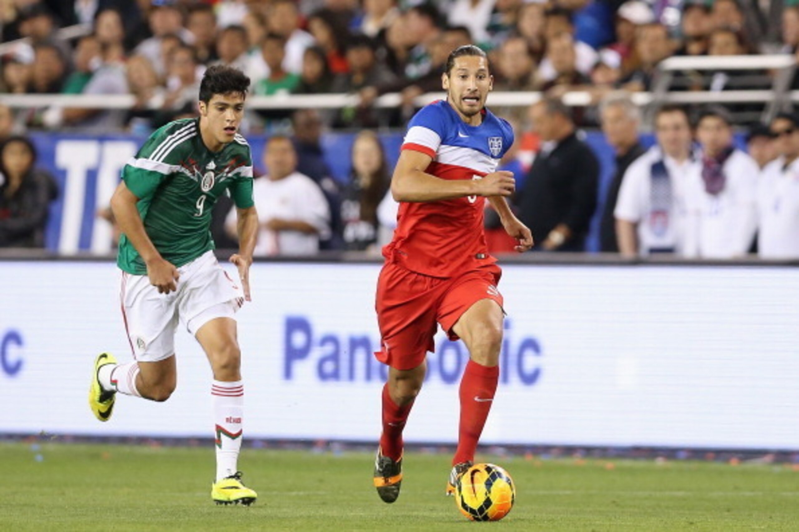 GLENDALE, AZ - APRIL 02:  Omar Gonzalez #3 of USA controls the ball during the International Friendly against Mexico at University of Phoenix Stadium on April 2, 2014 in Glendale, Arizona. Mexico and USA played to a 2-2 tie.  (Photo by Christian Petersen/