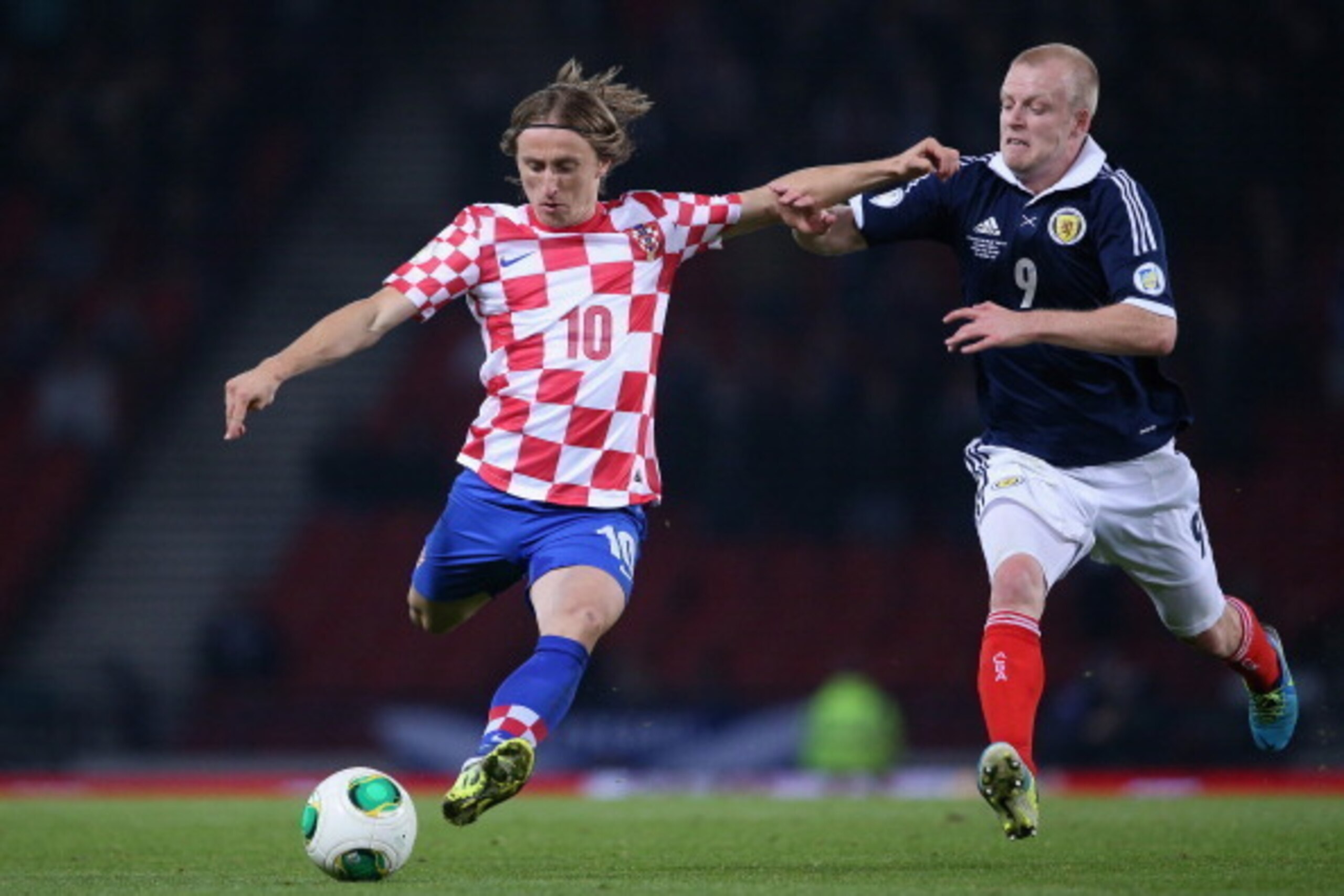 GLASGOW, SCOTLAND - OCTOBER 15:  Luka Modric of Croatia shoots watched by Steven Naismith of Scotland during the FIFA 2014 World Cup Qualifying Group A match between Scotland and Croatia at Hampden Park on October 15, 2013 in Glasgow, Scotland.  (Photo by
