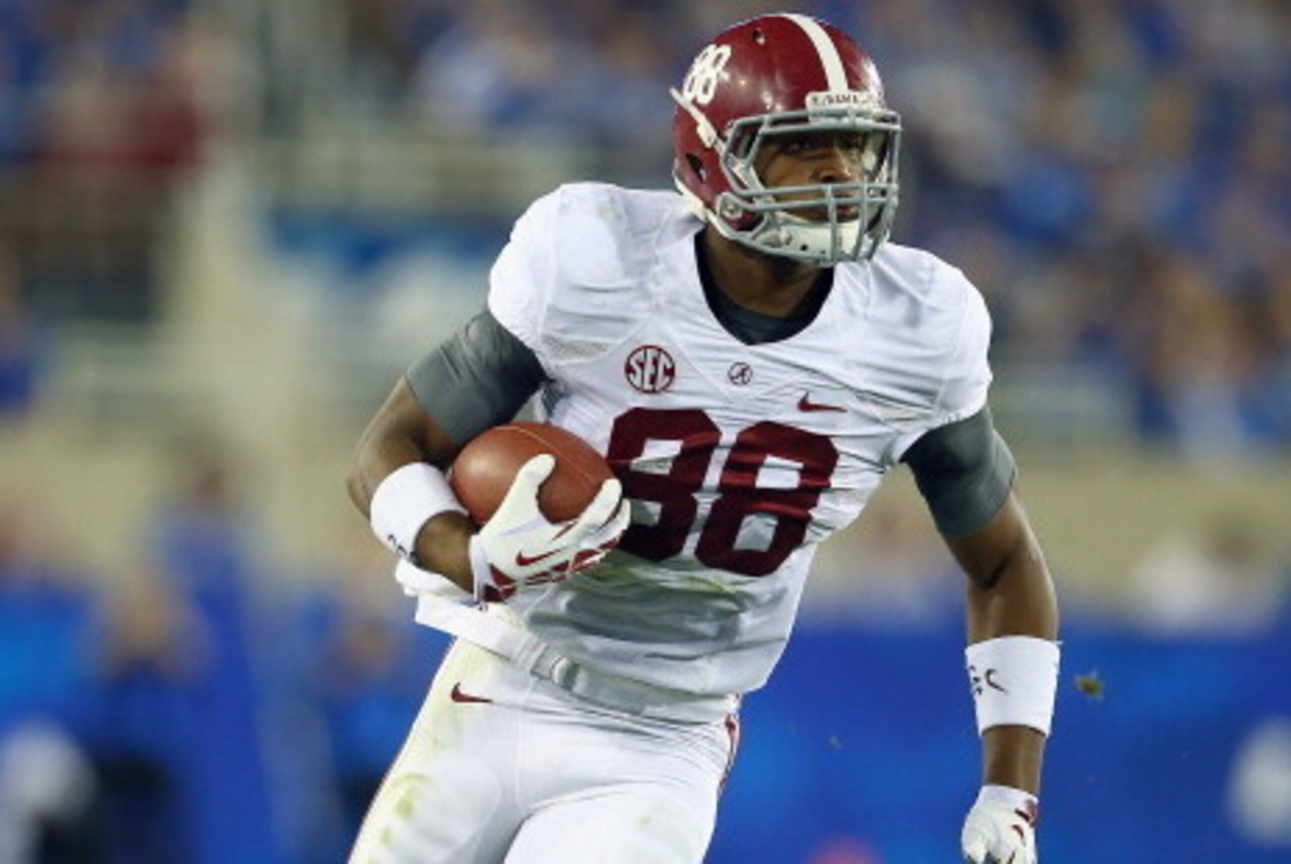 LEXINGTON, KY - OCTOBER 12: O.J. Howard #88 of the Alabama Crimson Tide runs with the ball during the game against the Kentucky Wildcats at Commonwealth Stadium on October 12, 2013 in Lexington, Kentucky. (Photo by Andy Lyons/Getty Images) LEXINGTON, KY - OCTOBER 12: O.J. Howard #88 of the Alabama Crimson Tide runs with the ball during the game against the Kentucky Wildcats at Commonwealth Stadium on October 12, 2013 in Lexington, Kentucky. (Photo by Andy Lyons/Getty Images)