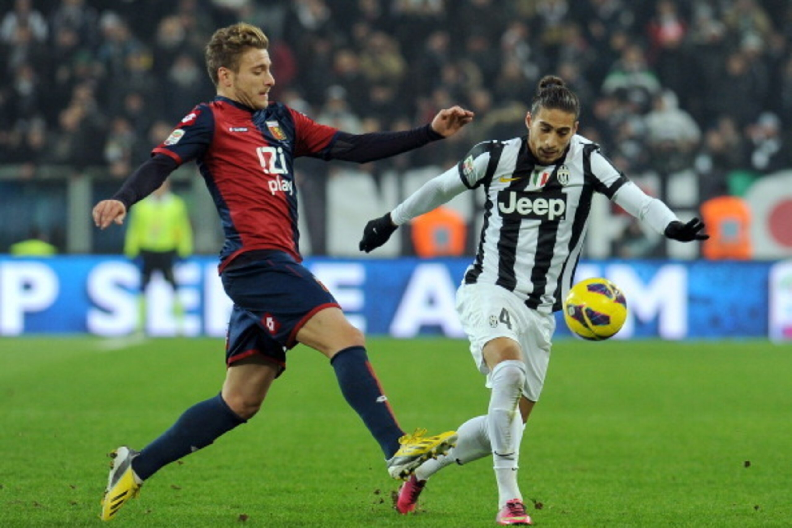 TURIN, ITALY - JANUARY 26:  Martin Caceres (R) of FC Juventus is challenged by Ciro Immobile of Genoa CFC during the Serie A match between FC Juventus and Genoa CFC at Juventus Arena on January 26, 2013 in Turin, Italy.  (Photo by Valerio Pennicino/Getty 