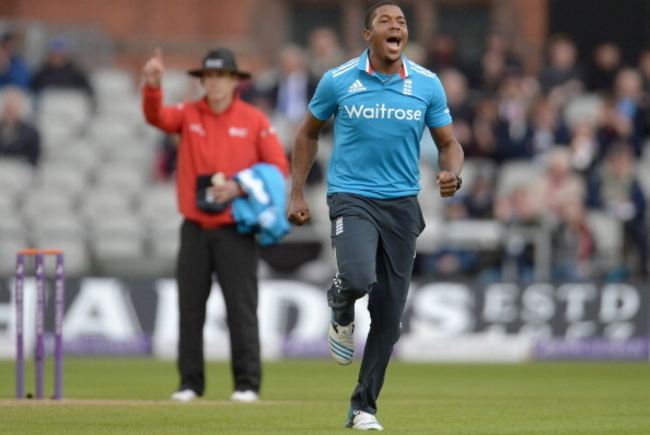 MANCHESTER, ENGLAND - MAY 28:  Chris Jordan of England celebrates dismissing Angelo Mathews of Sri Lanka during the 3rd Royal London One Day International match between England and Sri Lanka at Old Trafford on May 28, 2014 in Manchester, England.  (Photo 