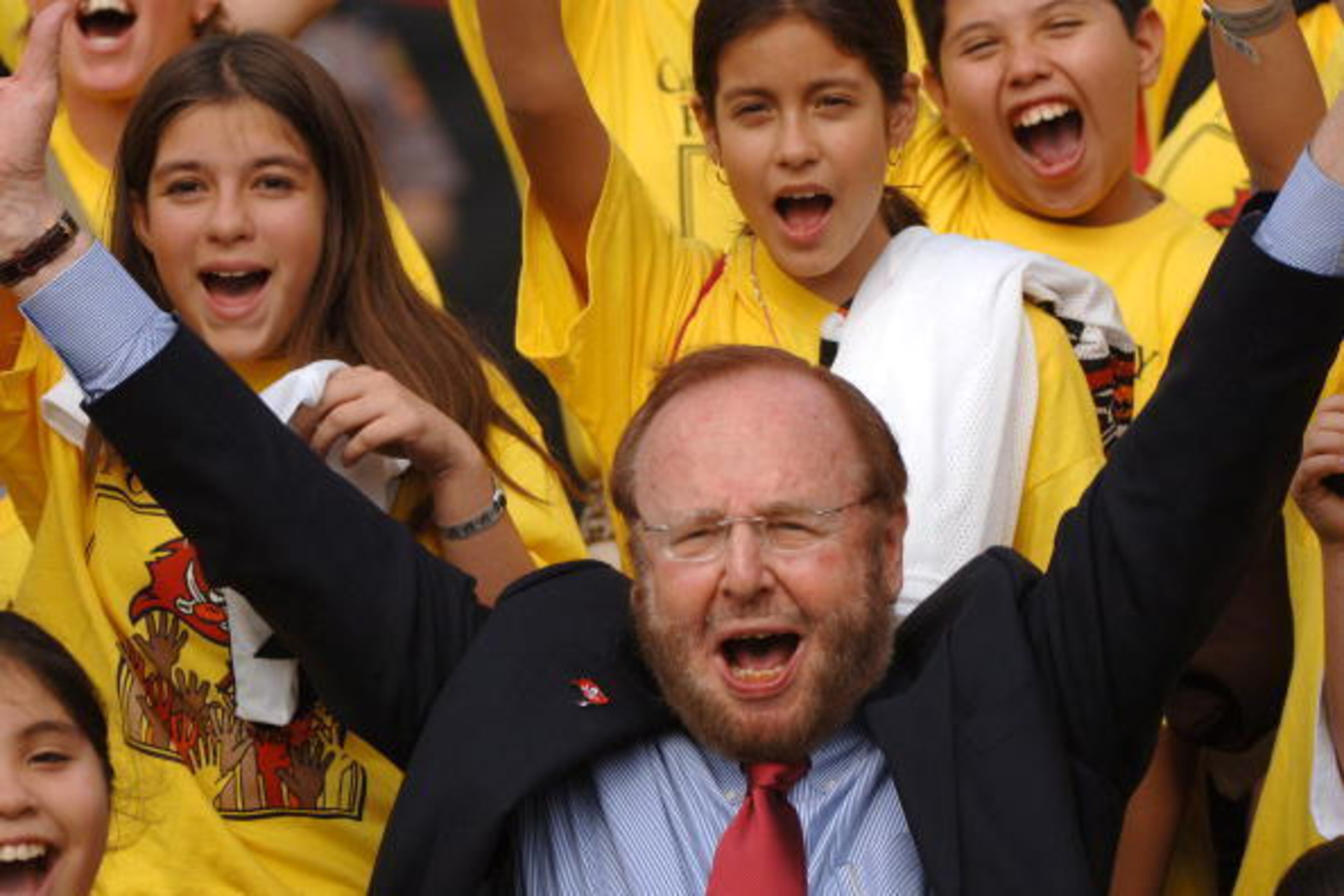 Tampa Bay Buccaneers owner Malcolm Glazer before play against the Chicago Bears November 27, 2005 in Tampa. The Bears defeated the Bucs 13 - 10. (Photo by Al Messerschmidt/Getty Images) Tampa Bay Buccaneers owner Malcolm Glazer before play against the Chicago Bears November 27, 2005 in Tampa. The Bears defeated the Bucs 13 - 10. (Photo by Al Messerschmidt/Getty Images)