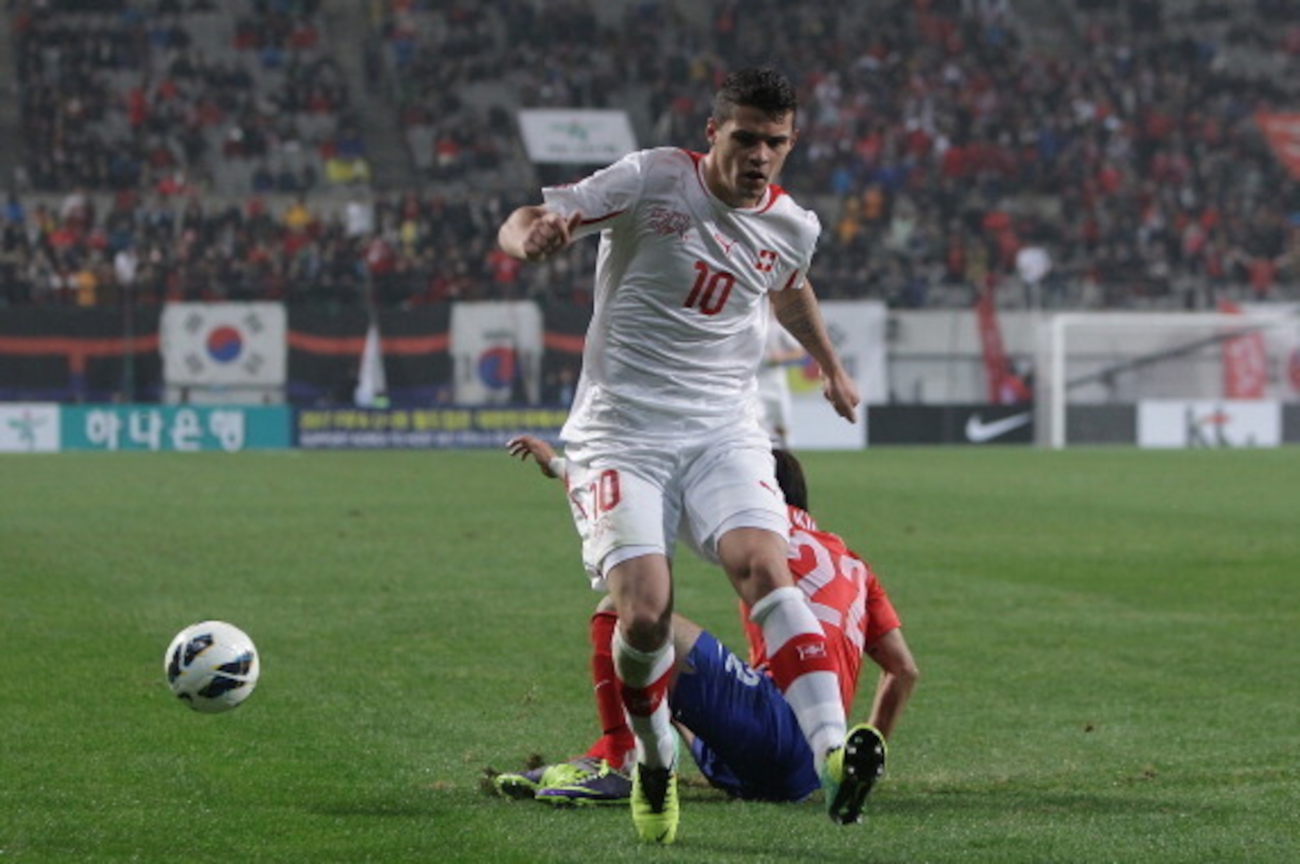 SEOUL, SOUTH KOREA - NOVEMBER 15:  Granit Xhaka of Switzerland compete for the ball with Kim Jin-Soo of South Korea during the international friendly match between South Korea and Switzerland at the Seoul World Cup Stadium on November 15, 2013 in Seoul, S