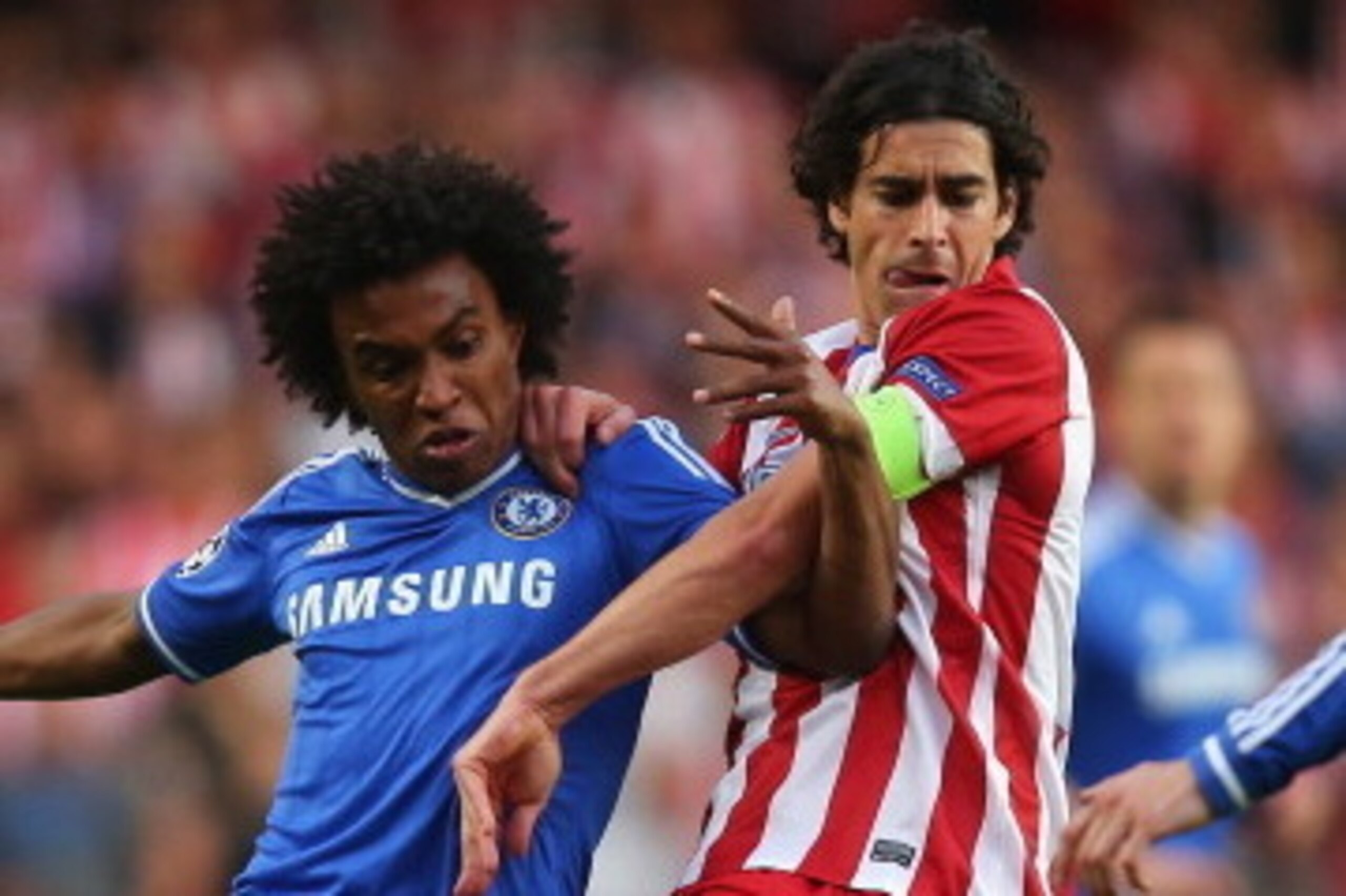 LONDON, ENGLAND - APRIL 30:  Willian of Chelsea holds off Tiago of Club Atletico de Madrid during the UEFA Champions League semi-final second leg match between Chelsea and Club Atletico de Madrid at Stamford Bridge on April 30, 2014 in London, England.  (