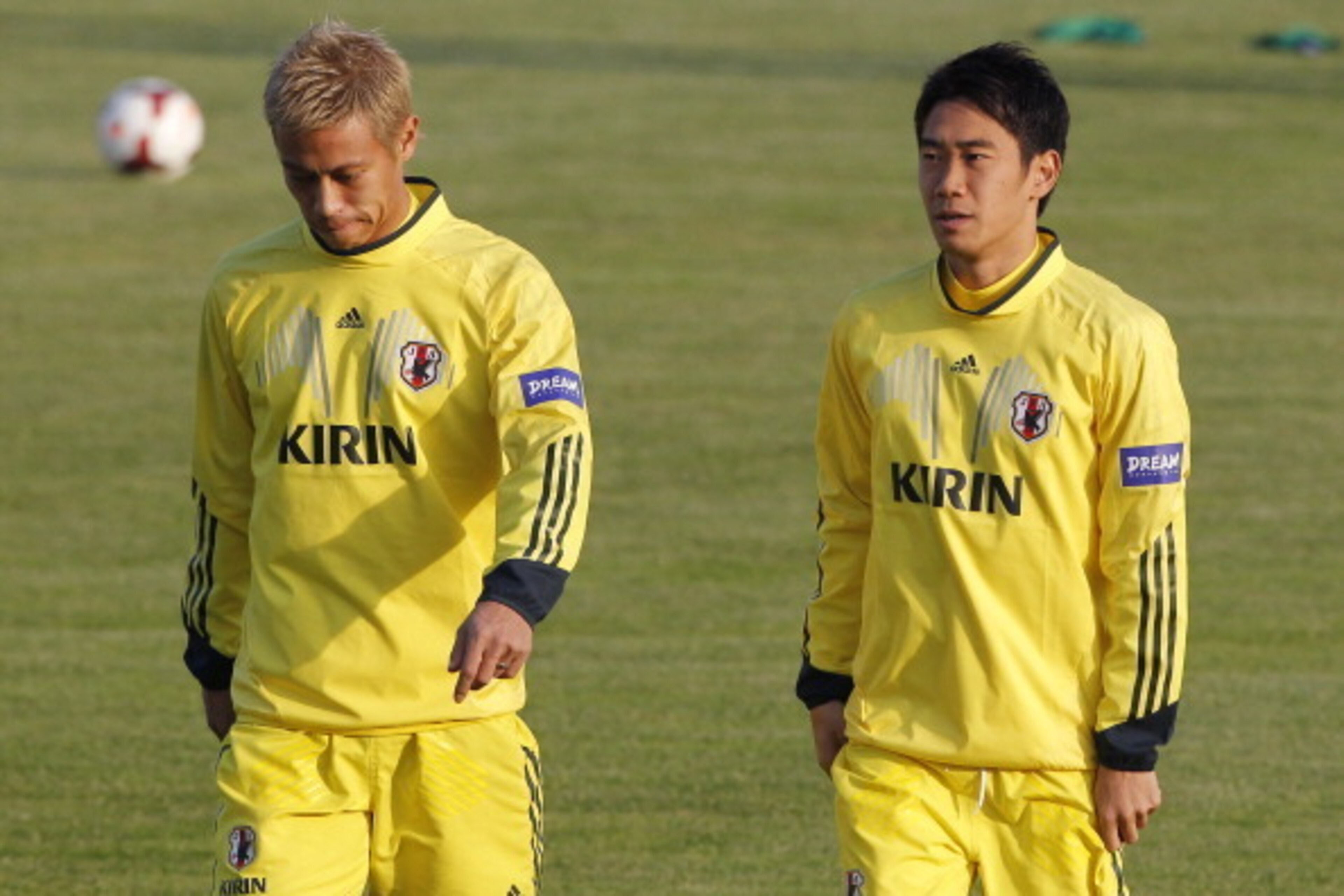 NOVI SAD, SERBIA - OCTOBER 10: Japan's national team players Keisuke Honda (L) and Shinji Kagawa (R) warm up during training ahead of their international friendly match against Serbia at stadium Karadjordje on October 10, 2013 in Novi Sad, Serbia (Photo b