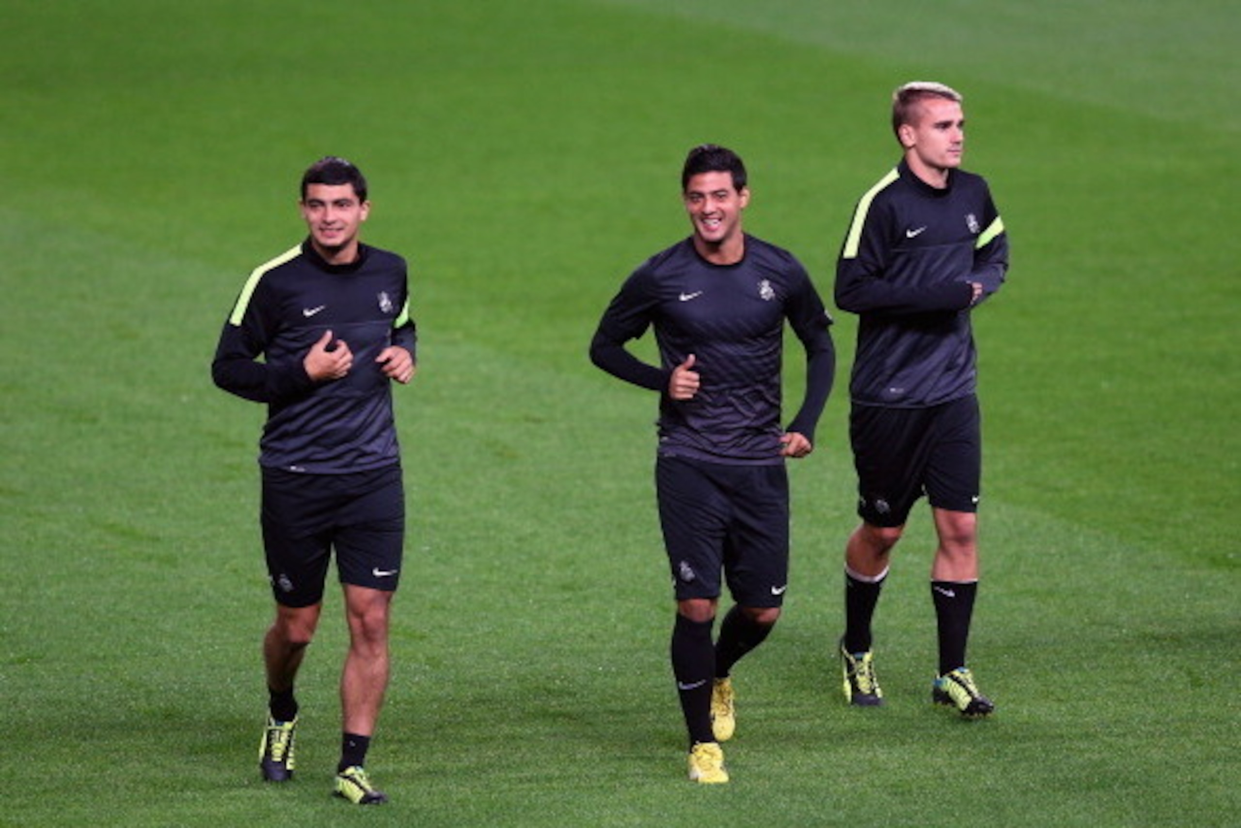 MANCHESTER, ENGLAND - OCTOBER 22: Chori Castro, Carlos Vela and Antoine Griezmann of Real Sociedad de Futbol warm up during a training session at Old Trafford on October 22, 2013 in Manchester, England. (Photo by Alex Livesey/Getty Images) MANCHESTER, ENGLAND - OCTOBER 22: Chori Castro, Carlos Vela and Antoine Griezmann of Real Sociedad de Futbol warm up during a training session at Old Trafford on October 22, 2013 in Manchester, England. (Photo by Alex Livesey/Getty Images)