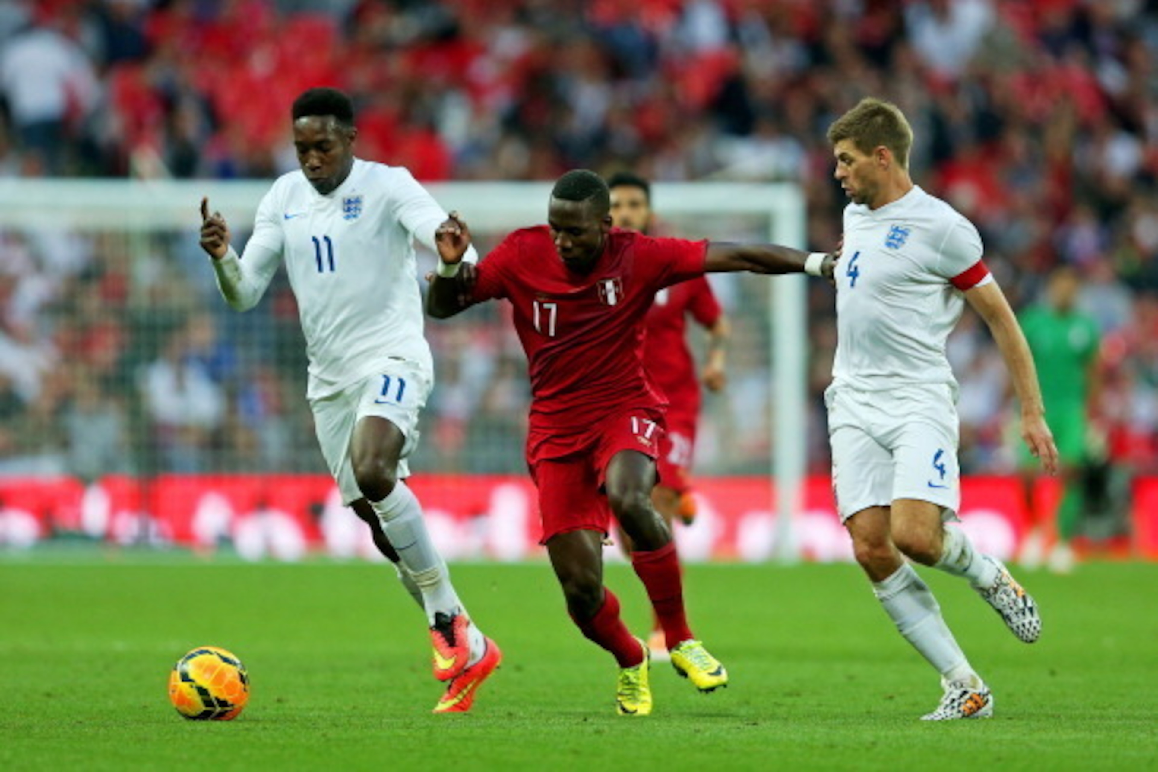 LONDON, ENGLAND - MAY 30: Luis Advincula of Peru is closed down by Danny Welbeck and Steven Gerrard of England during the international friendly match between England and Peru at Wembley Stadium on May 30, 2014 in London, England. (Photo by Warren Littl LONDON, ENGLAND - MAY 30: Luis Advincula of Peru is closed down by Danny Welbeck and Steven Gerrard of England during the international friendly match between England and Peru at Wembley Stadium on May 30, 2014 in London, England. (Photo by Warren Littl