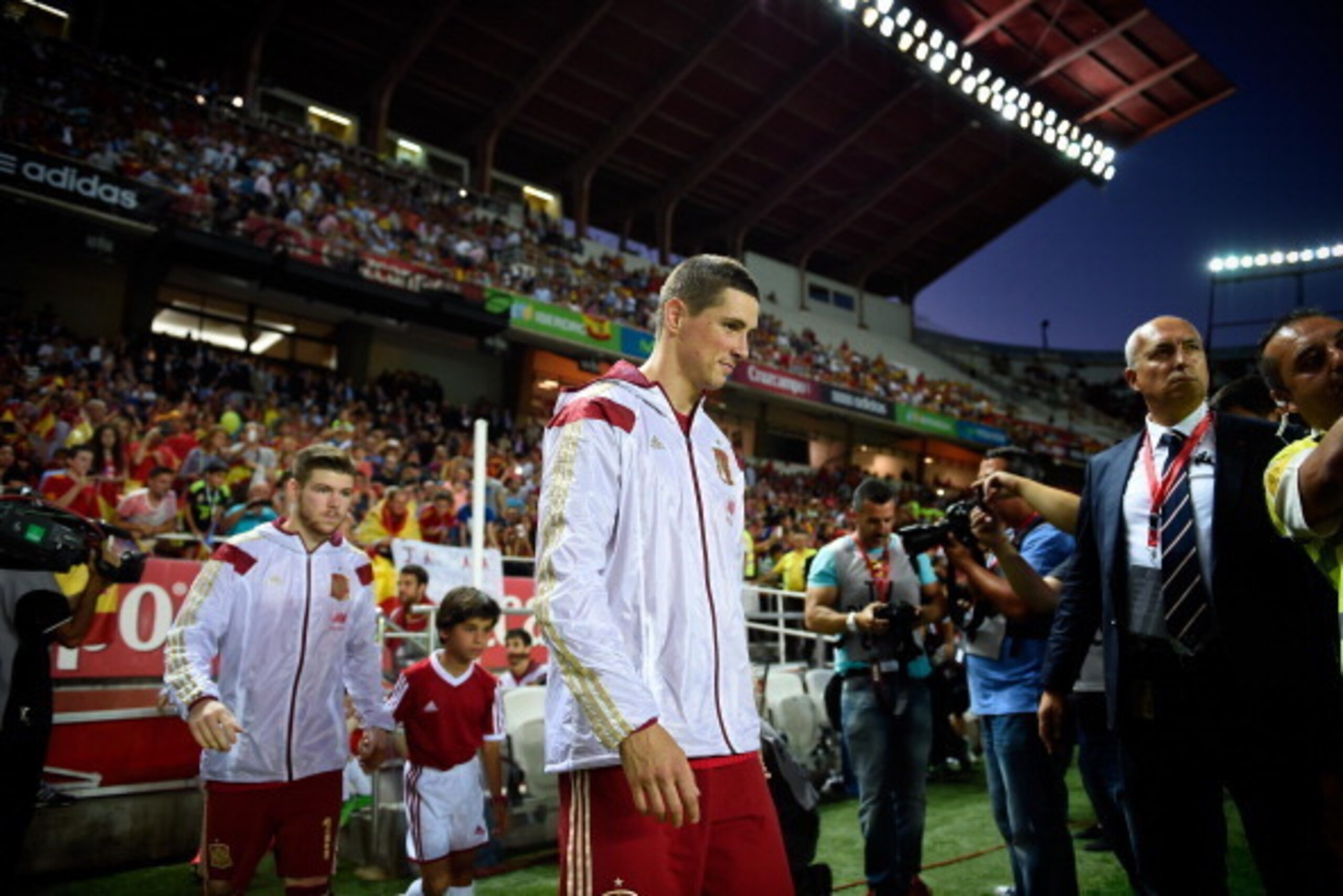 SEVILLE, SPAIN - MAY 30:  Fernando Torres of Spain walks onto the pitch prior to an international friendly match between Spain and Bolivia at Estadio Ramon Sanchez Pizjuan on May 30, 2014 in Seville, Spain.  (Photo by David Ramos/Getty Images)