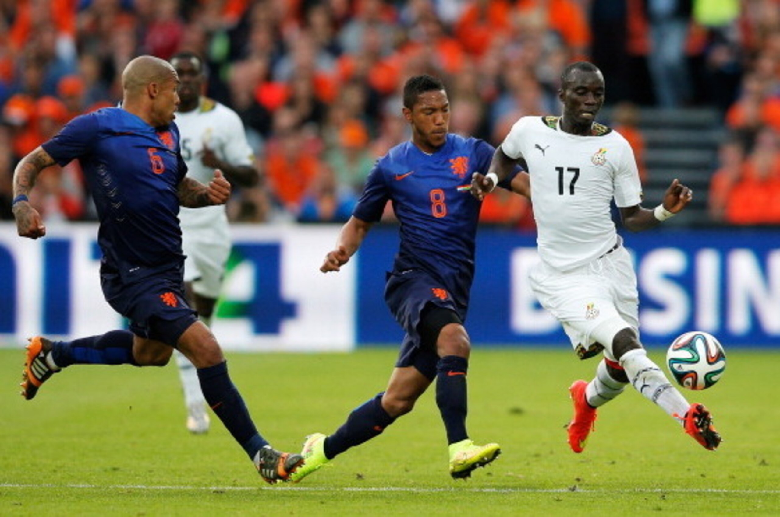 ROTTERDAM, NETHERLANDS - MAY 31:  Nigel De Jong (L) and Jonathan De Guzman of Netherlands chase Mohammed Rabiu of Ghana during the International Friendly match between Netherlands and Ghana at De Kuip on May 31, 2014 in Rotterdam, Netherlands.  (Photo by 