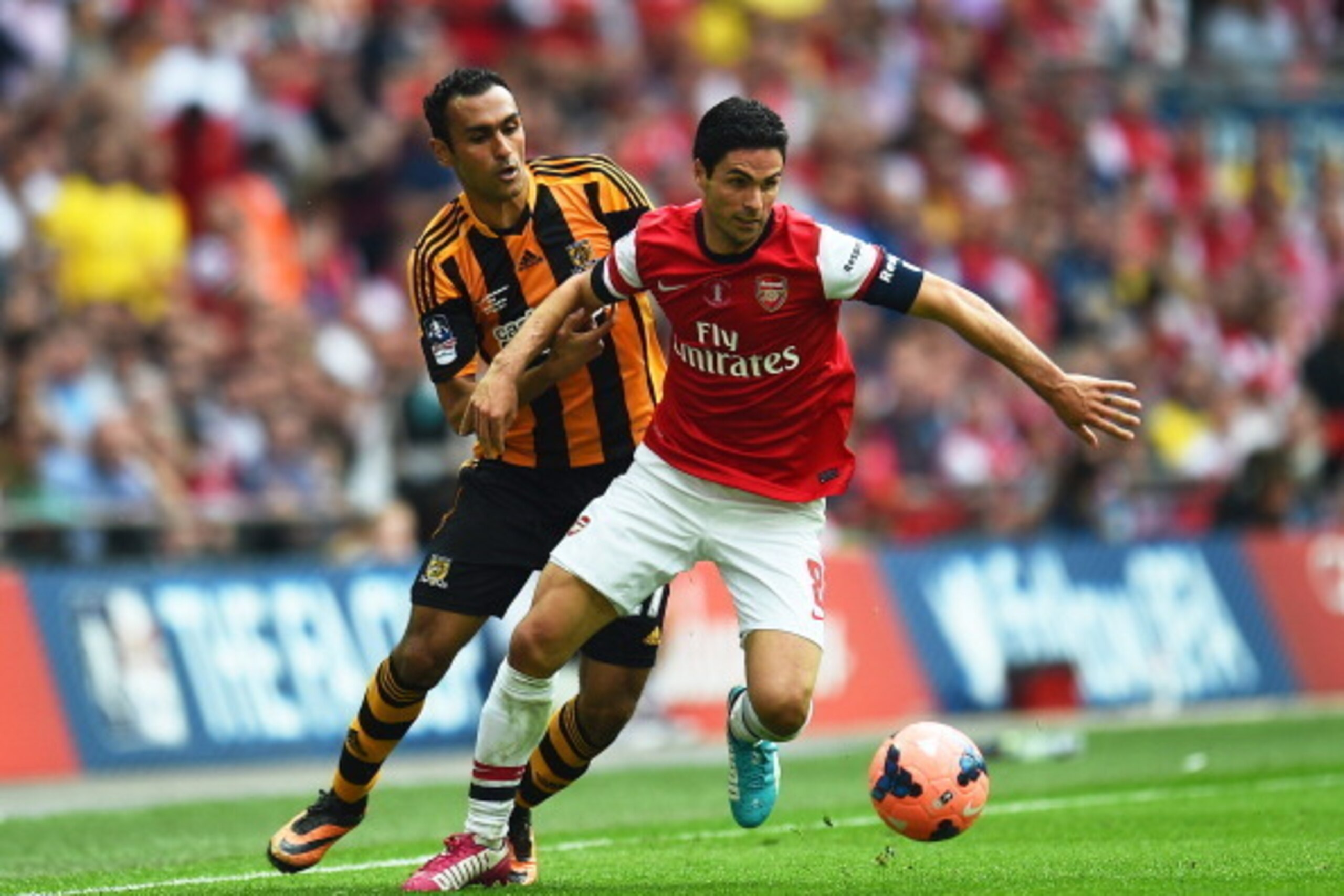 LONDON, ENGLAND - MAY 17:  Mikel Arteta of Arsenal evades Ahmed Elmohamady of Hull City during the FA Cup with Budweiser Final match between Arsenal and Hull City at Wembley Stadium on May 17, 2014 in London, England.  (Photo by Shaun Botterill/Getty Imag
