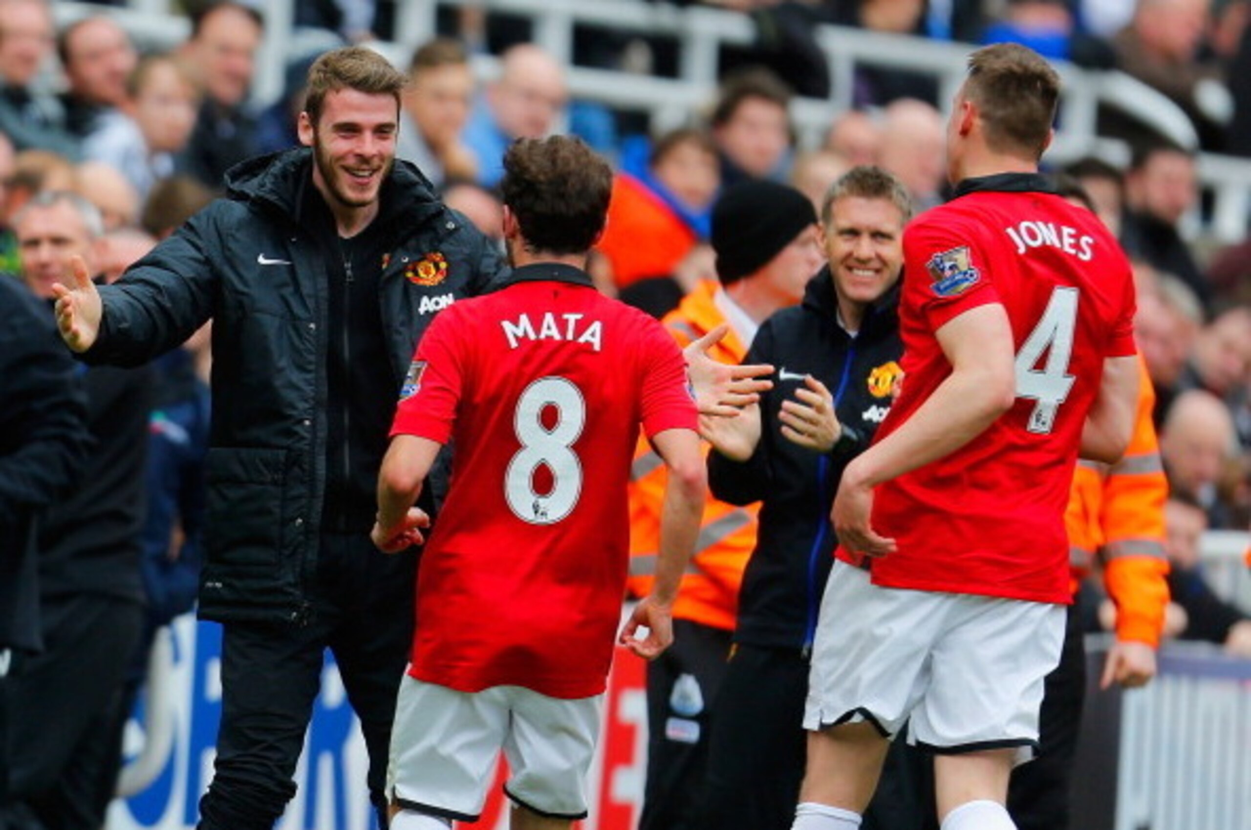 NEWCASTLE UPON TYNE, ENGLAND - APRIL 05:  David De Gea of Manchester United congratulates Juan Mata of Manchester United on scoring the opening goal during the Barclays Premier League match between Newcastle United and Manchester United  at St James' Park