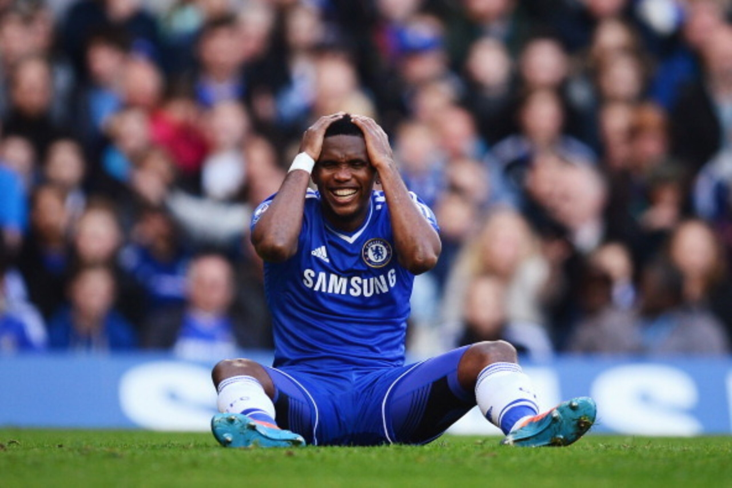LONDON, ENGLAND - APRIL 19:  Samuel Eto'o of Chelsea reacts to a missed chance during the Barclays Premier League match between Chelsea and Sunderland at Stamford Bridge on April 19, 2014 in London, England.  (Photo by Jamie McDonald/Getty Images)