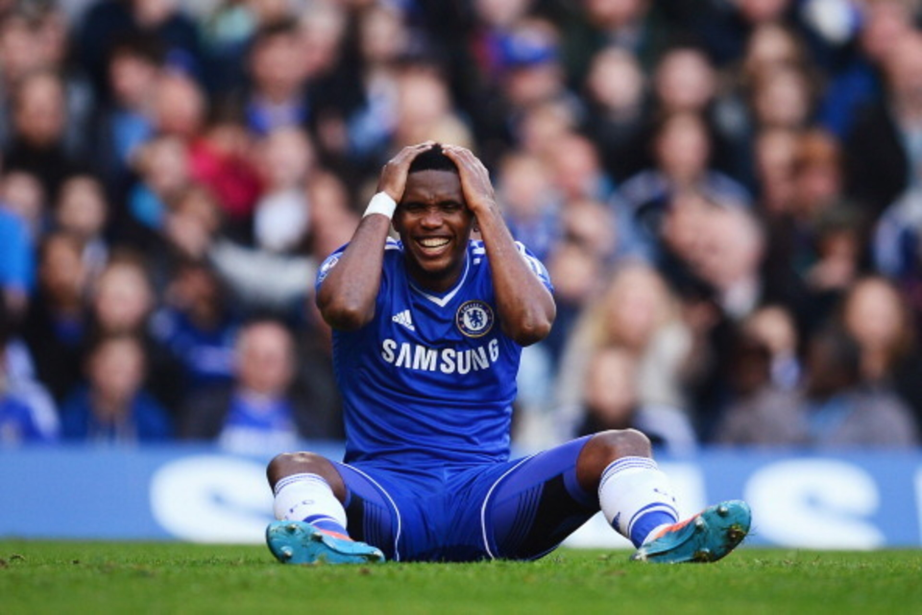 LONDON, ENGLAND - APRIL 19:  Samuel Eto'o of Chelsea reacts to a missed chance during the Barclays Premier League match between Chelsea and Sunderland at Stamford Bridge on April 19, 2014 in London, England.  (Photo by Jamie McDonald/Getty Images)
