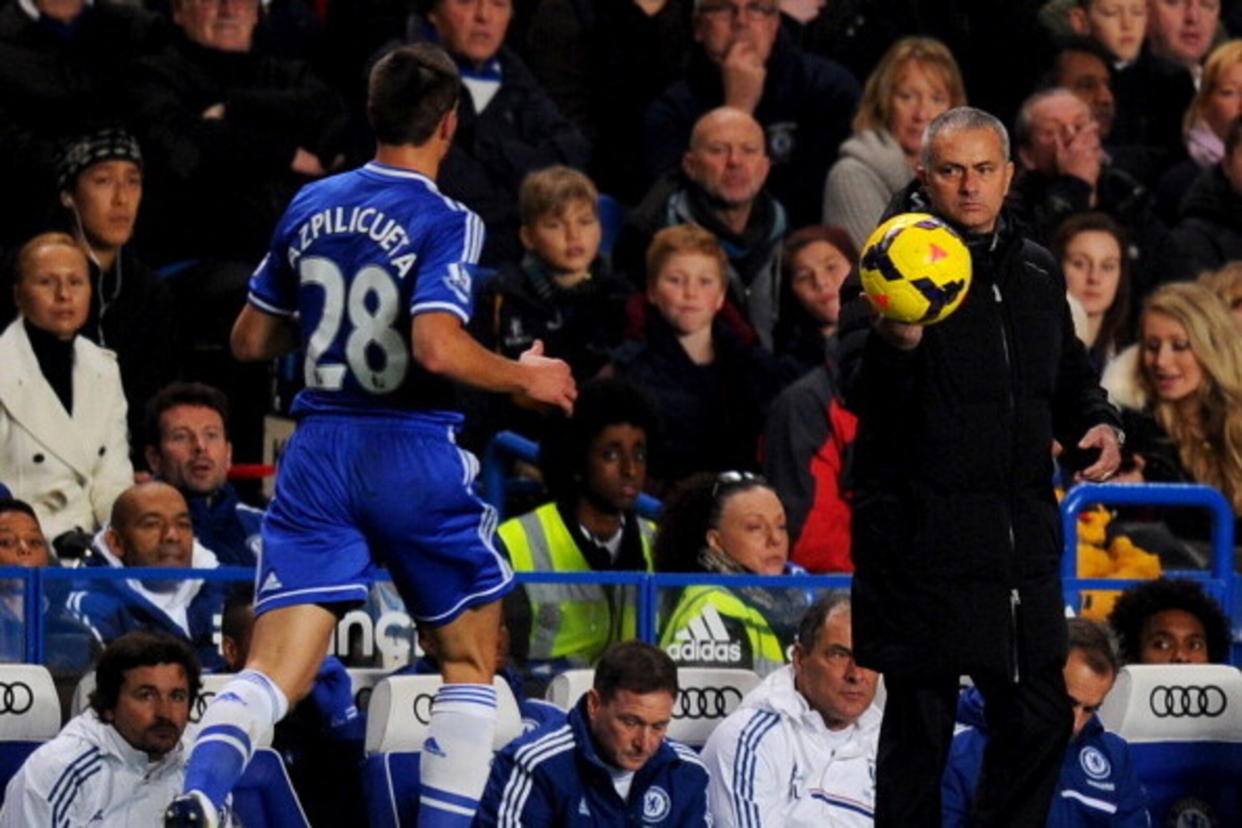 LONDON, ENGLAND - DECEMBER 01:  Jose Mourinho manager of Chelsea passes the ball to Cesar Azpilicueta of Chelsea during the Barclays Premier League match between Chelsea and Southampton at Stamford Bridge on December 1, 2013 in London, England.  (Photo by