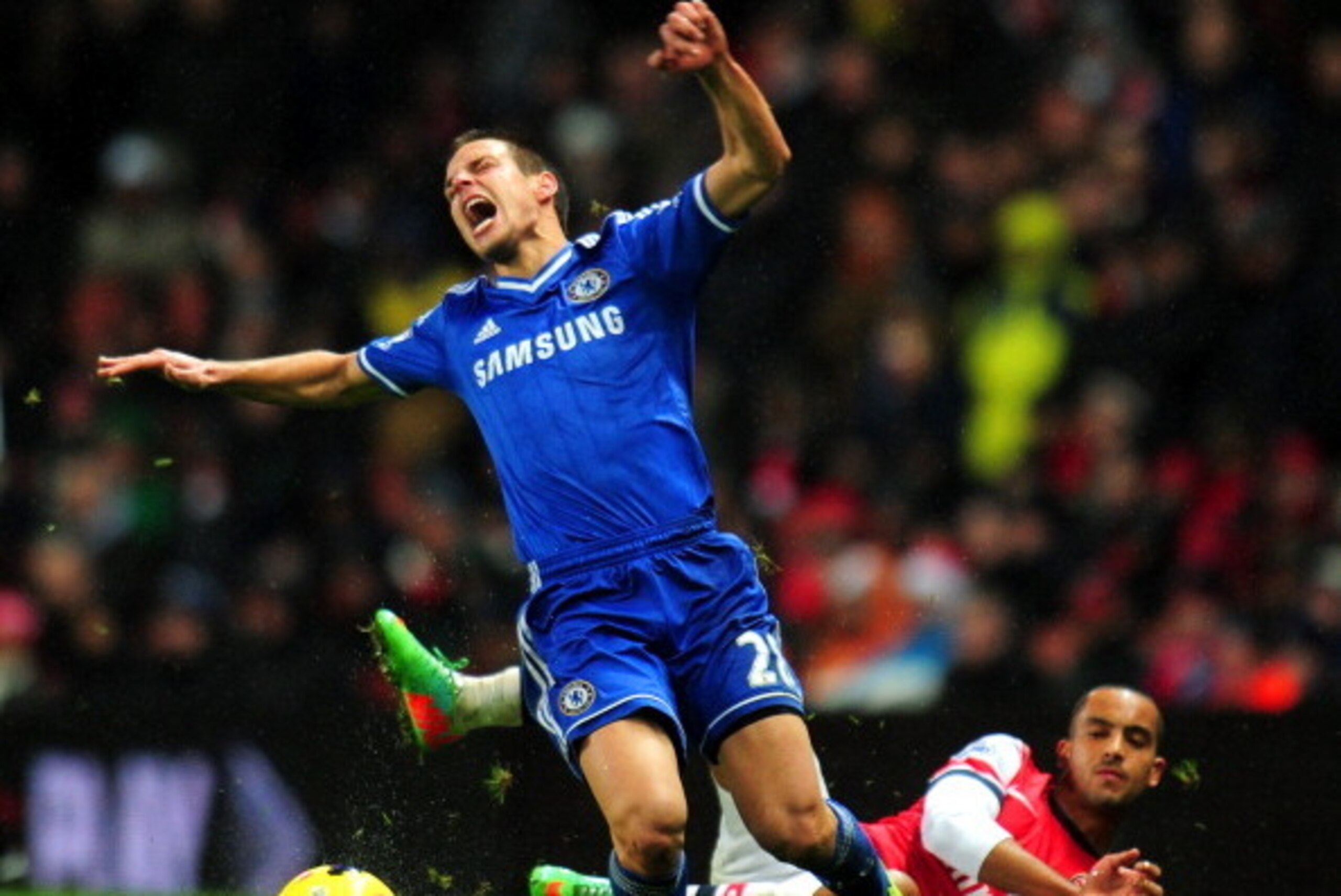 LONDON, ENGLAND - DECEMBER 23:  Theo Walcott of Arsenal brings down Cesar Azpilicueta of Chelsea during the Barclays Premier League match between Arsenal and Chelsea at Emirates Stadium on December 23, 2013 in London, England.  (Photo by Shaun Botterill/G