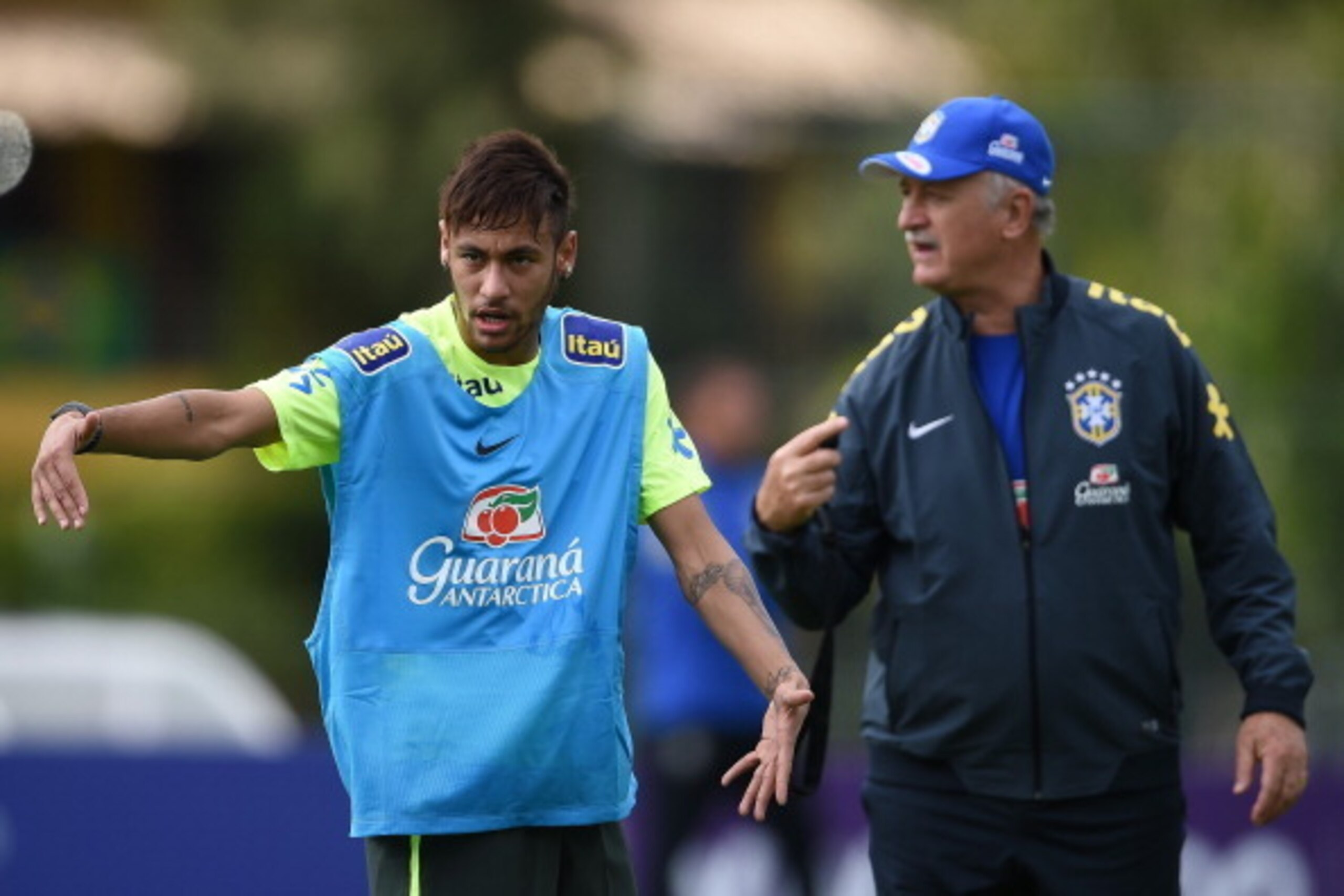 TERESOPOLIS, BRAZIL - MAY 29: Neymar gives instructions with a head coach Luiz Felipe Scolari during a training session of the Brazilian national football team at the squad's Granja Comary training complex, in Teresopolis, 90 km from downtown Rio de Janei