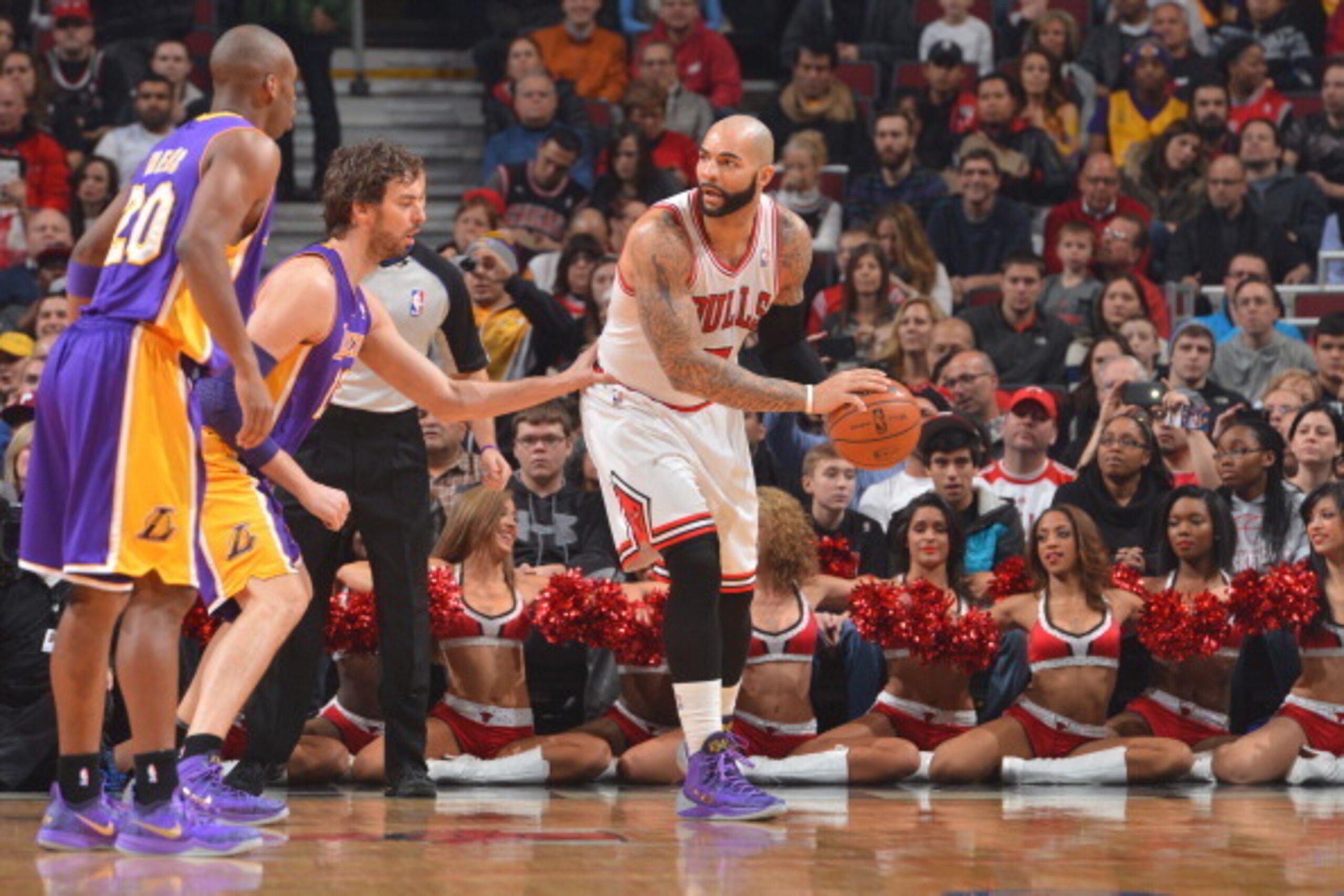 CHICAGO, IL - JANUARY 20: Carlos Boozer #5 of the Chicago Bulls looks to pass while guarded by Pau Gasol #16 and Jodie Meeks #20 of the Los Angeles Lakers on January 20, 2014 at the United Center in Chicago, Illinois. NOTE TO USER: User expressly acknowle