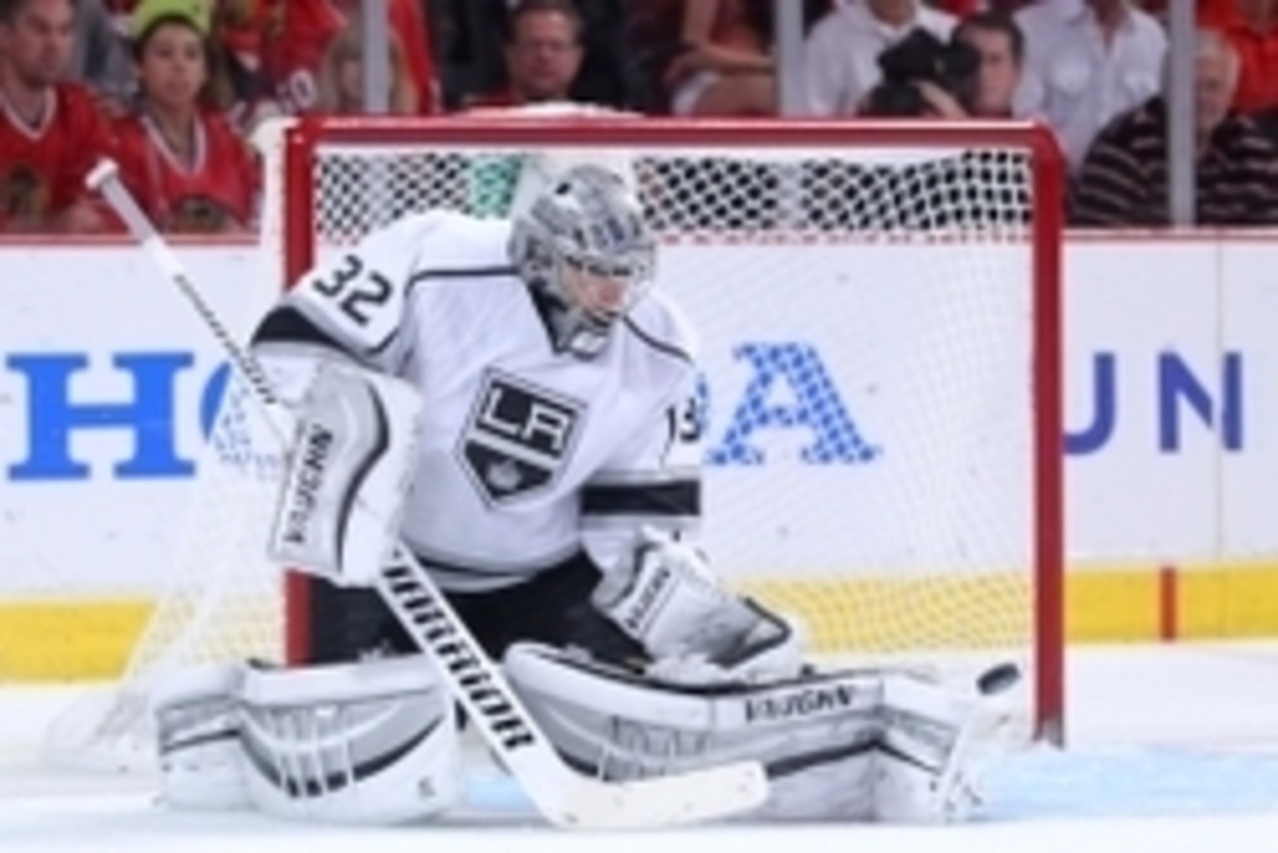 Jun 1, 2014; Chicago, IL, USA; Los Angeles Kings goalie Jonathan Quick (32) makes a save during the second period in game seven of the Western Conference Final of the 2014 Stanley Cup Playoffs against the Chicago Blackhawks at the United Center. Mandatory Jun 1, 2014; Chicago, IL, USA; Los Angeles Kings goalie Jonathan Quick (32) makes a save during the second period in game seven of the Western Conference Final of the 2014 Stanley Cup Playoffs against the Chicago Blackhawks at the United Center. Mandatory