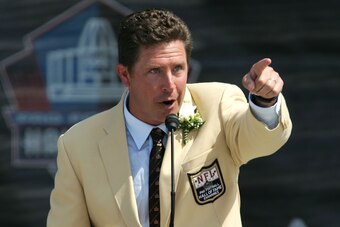 CANTON, OH - AUGUST 7: Pro Football Hall of Fame enshrinee Dan Marino of the Miami Dolphins thanks fans for coming during the 2005 NFL Hall of Fame enshrinement ceremony on August 7, 2005 in Canton, Ohio. (Photo by Jonathan Daniel/Getty Images)