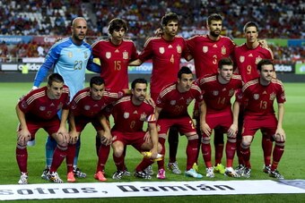 SEVILLE, SPAIN - MAY 30: Spain National team players pose a team picture during an international friendly match between Spain and Bolivia at Estadio Ramon Sanchez Pizjuan on May 30, 2014 in Seville, Spain.  (Photo by David Ramos/Getty Images)