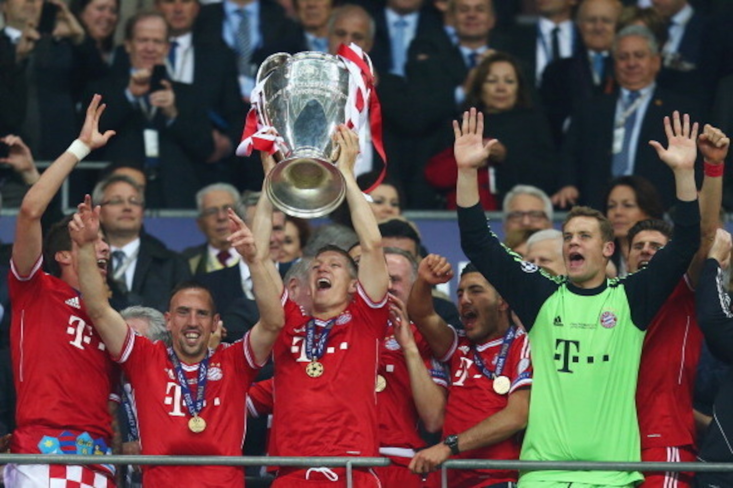 LONDON, ENGLAND - MAY 25:  Bastian Schweinsteiger of Bayern Muenchen lifts the trophy in celebration alongside team mates after victory in the UEFA Champions League final match between Borussia Dortmund and FC Bayern Muenchen at Wembley Stadium on May 25,
