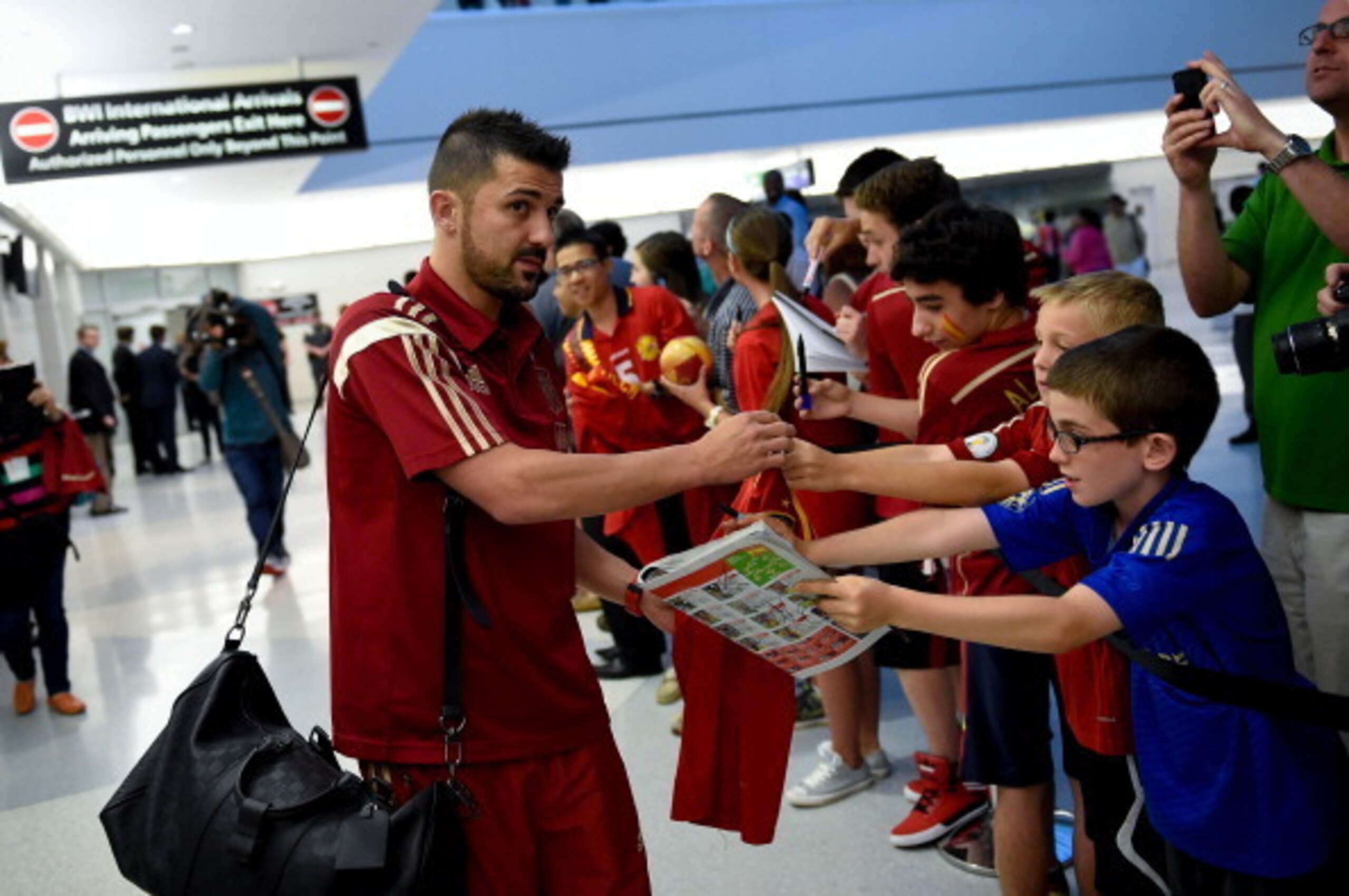 BALTIMORE, MD - JUNE 02:  David Villa of Spain arrives at the Baltimore Washington International Airport on June 2, 2014 in Baltimore, Maryland.  (Photo by David Ramos/Getty Images)