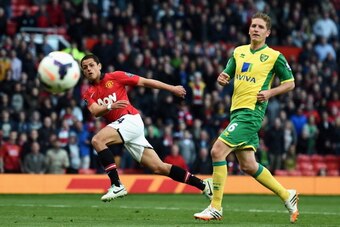 MANCHESTER, ENGLAND - APRIL 26:  Javier Hernandez of Manchester United fires in a shot at goal during the Barclays Premier League match between Manchester United and Norwich City at Old Trafford on April 26, 2014 in Manchester, England.  (Photo by Laurenc