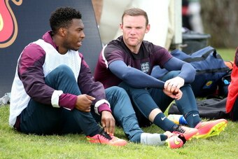 VALE DO LOBO, ALGARVE, PORTUGAL - MAY 21:  Daniel Sturridge and Wayne Rooney relax during a training session at the England pre-World Cup Training Camp at the Vale Do Lobo Resort on May 21, 2014 in Vale Do Lobo, Algarve, Portugal.  (Photo by Richard Heath