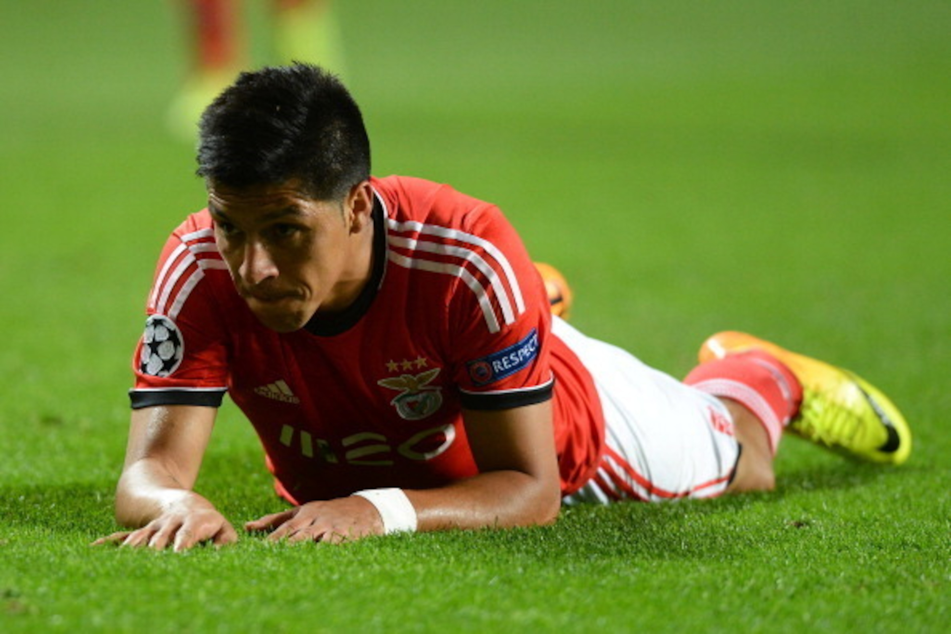 LISBON, PORTUGAL - SEPTEMBER 17:  Enzo Perez of SL Benfica in action during the UEFA Champions League group stage match between SL Benfica and RSC Anderlecht held on September 17, 2013 at the Estadio do Sport Lisboa e Benfica, in Lisbon, Portugal. (Photo 