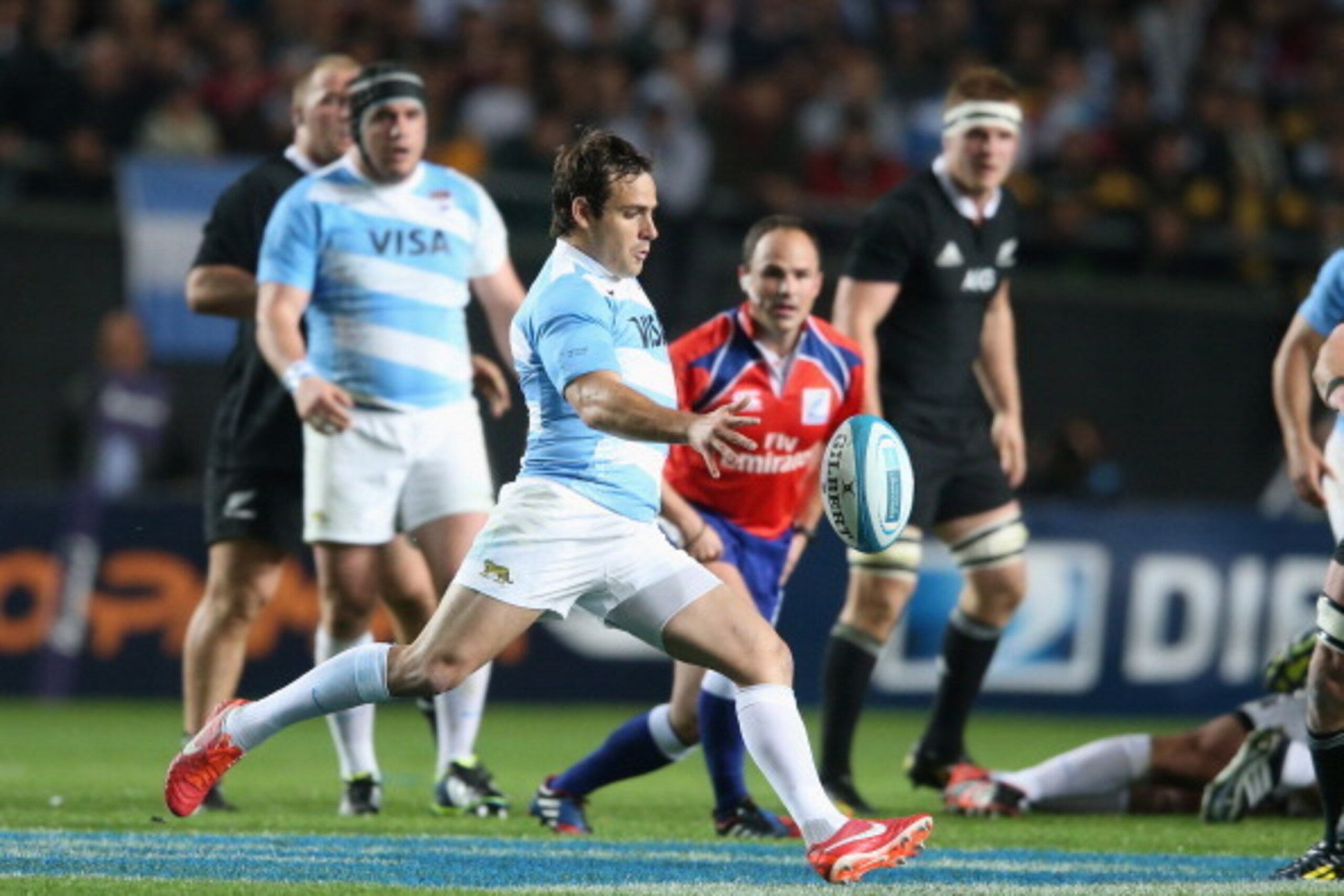 LA PLATA, ARGENTINA - SEPTEMBER 28:  Nicolas Sanchez of Argentina kicks the ball upfield during The Rugby Championship match between Argentina and the New Zealand All Blacks at Estadio Ciudad de La Plata on September 28, 2013 in La Plata, Argentina.  (Pho