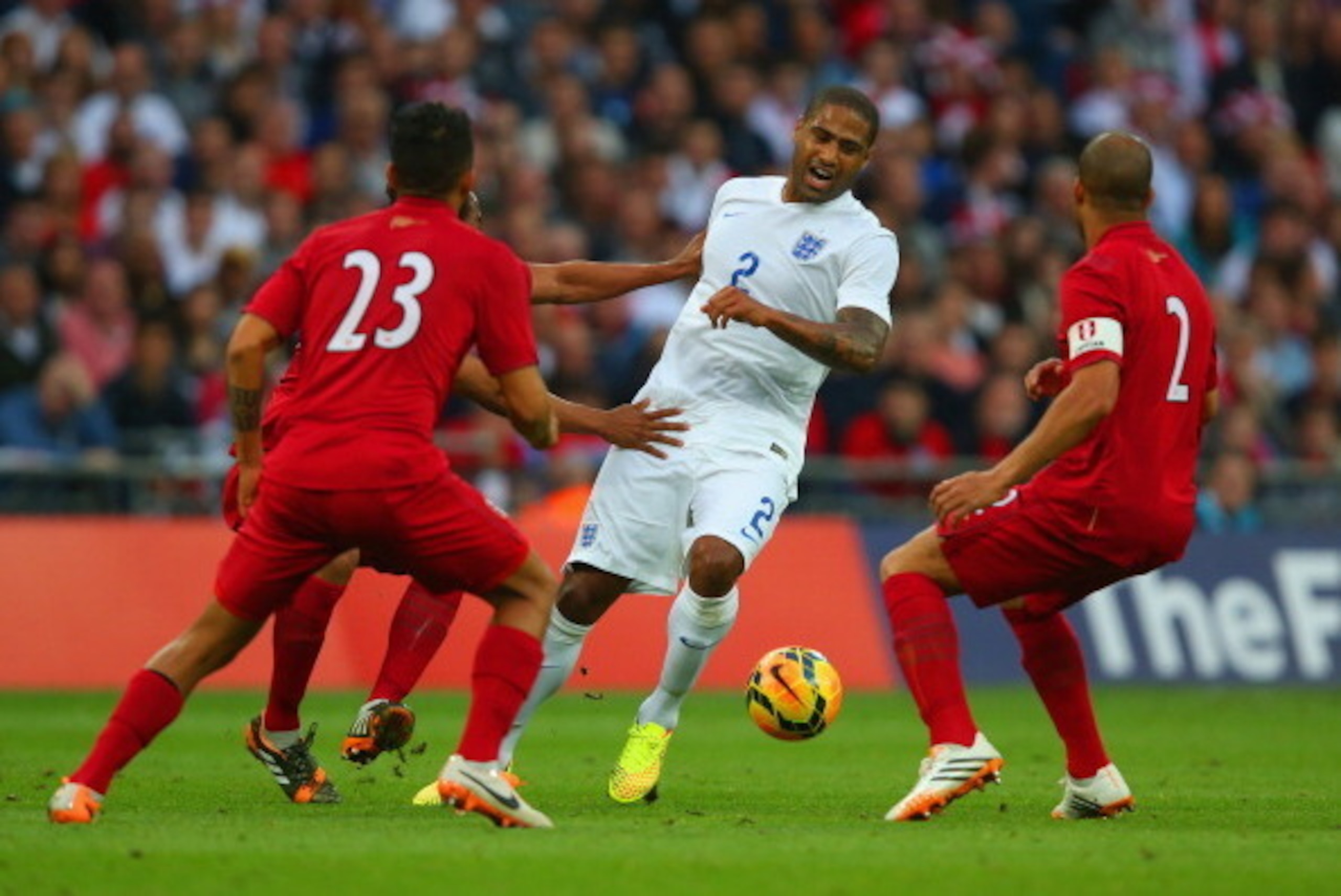 LONDON, ENGLAND - MAY 30:  Glen Johnson of England is closed down by Josepmir Ballon and Alberto Rodriguez of Peru during the international friendly match between England and Peru at Wembley Stadium on May 30, 2014 in London, England.  (Photo by Clive Ros