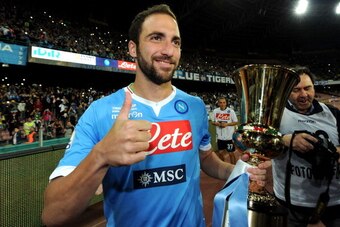 NAPLES, ITALY - MAY 06:  Gonzalo Higuain of Napoli with Tim Cup before the Serie A match between SSC Napoli and Cagliari Calcio at Stadio San Paolo on May 6, 2014 in Naples, Italy.  (Photo by Giuseppe Bellini/Getty Images)