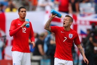 MIAMI GARDENS, FL - JUNE 04: Chris Smalling of England and Jack Wilshere of England take a drink during the International friendly match between England and Ecuador at Sun Life Stadium on June 4, 2014 in Miami Gardens, Florida.  (Photo by Richard Heathcot