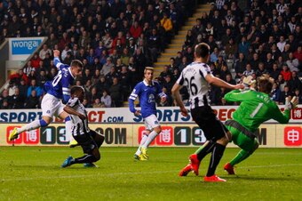 NEWCASTLE UPON TYNE, ENGLAND - MARCH 25:  Ross Barkley of Everton scores the opening goal past Tim Krul of Newcastle United during the Barclays Premier League match between Newcastle United and Everton at St James' Park on March 25, 2014 in Newcastle upon
