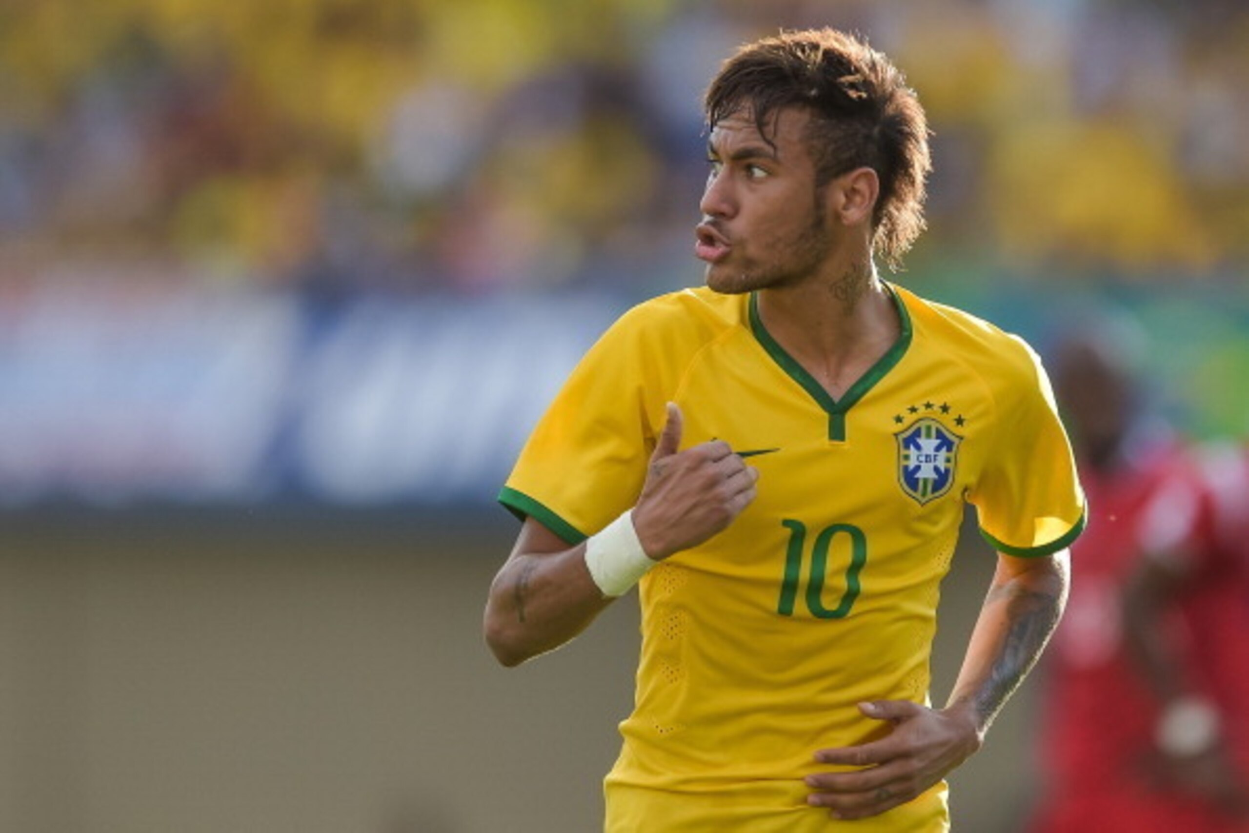 GOIANIA, BRAZIL - JUNE 03:  Neymar  of Brazil reacts on during the International Friendly Match between Brazil and Panama at Serra Dourada Stadium on June 03, 2014 in Goiania, Brazil. (Photo by Buda Mendes/Getty Images)