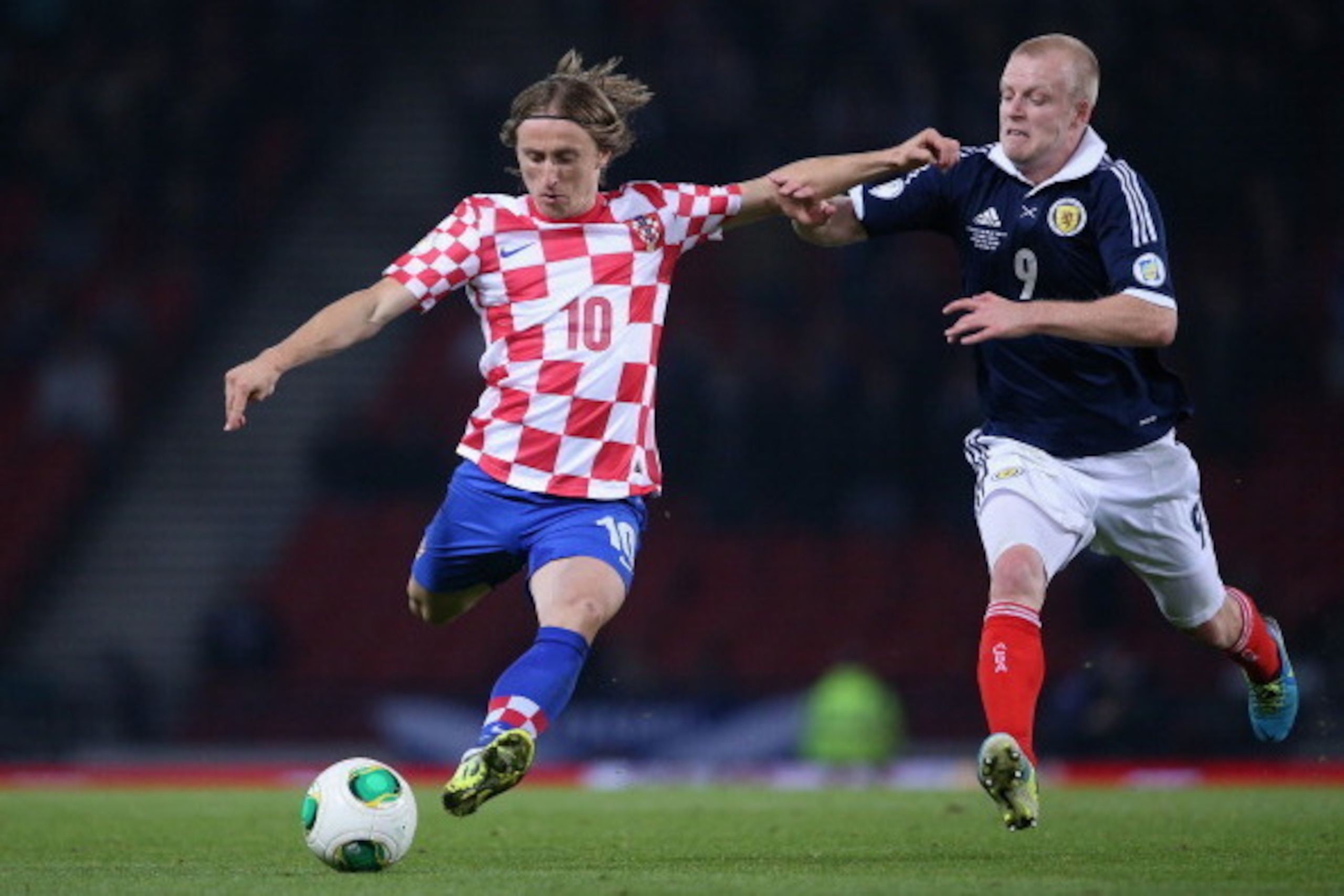 GLASGOW, SCOTLAND - OCTOBER 15:  Luka Modric of Croatia shoots watched by Steven Naismith of Scotland during the FIFA 2014 World Cup Qualifying Group A match between Scotland and Croatia at Hampden Park on October 15, 2013 in Glasgow, Scotland.  (Photo by