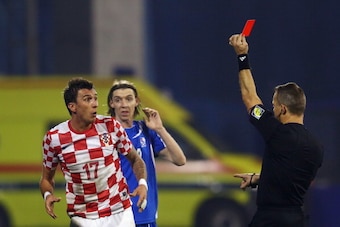 ZAGREB, CROATIA - NOVEMBER 19:  Mario Mandzukic #17 of Croatia reacts after referee Bjoern Kuipers shows him the red card during the FIFA 2014 World Cup Qualifier play-off second leg match between Croatia and Iceland at Maksimir Stadium on November 19, 20