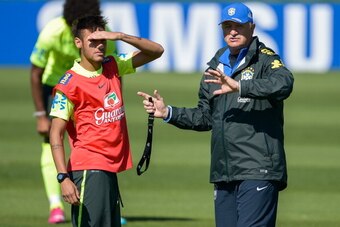 TERESOPOLIS, BRAZIL - JUNE 05: Head coach Luiz Felipe Scolari (L) speaks with a Neymar during a training session of the Brazilian national football team at the squad's Granja Comary training complex, in Teresopolis, 90 km from downtown Rio de Janeiro on J
