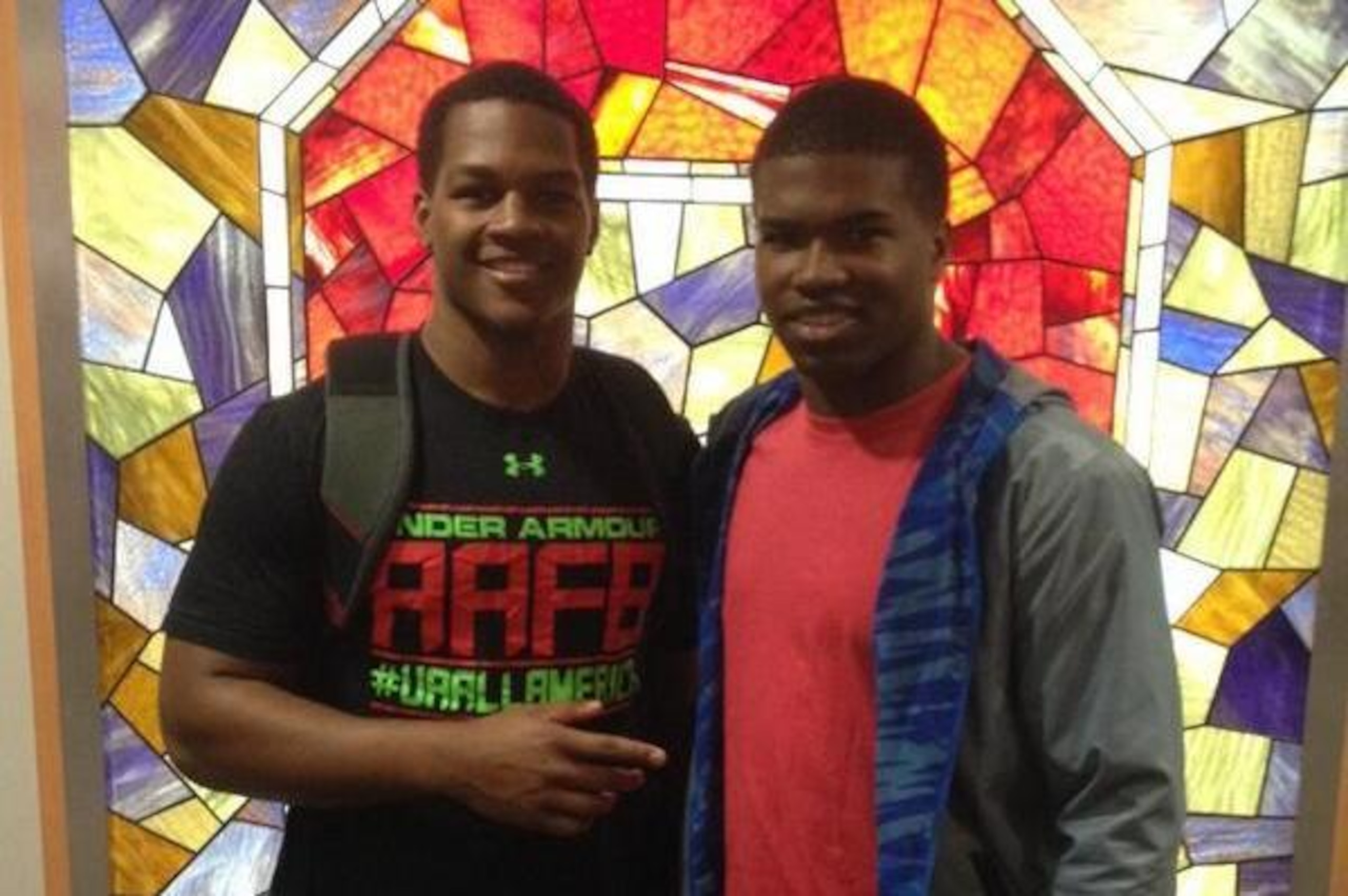 5-star Justin Hilliard poses with former 5-star linebacker and current freshman Raekwon McMillan.