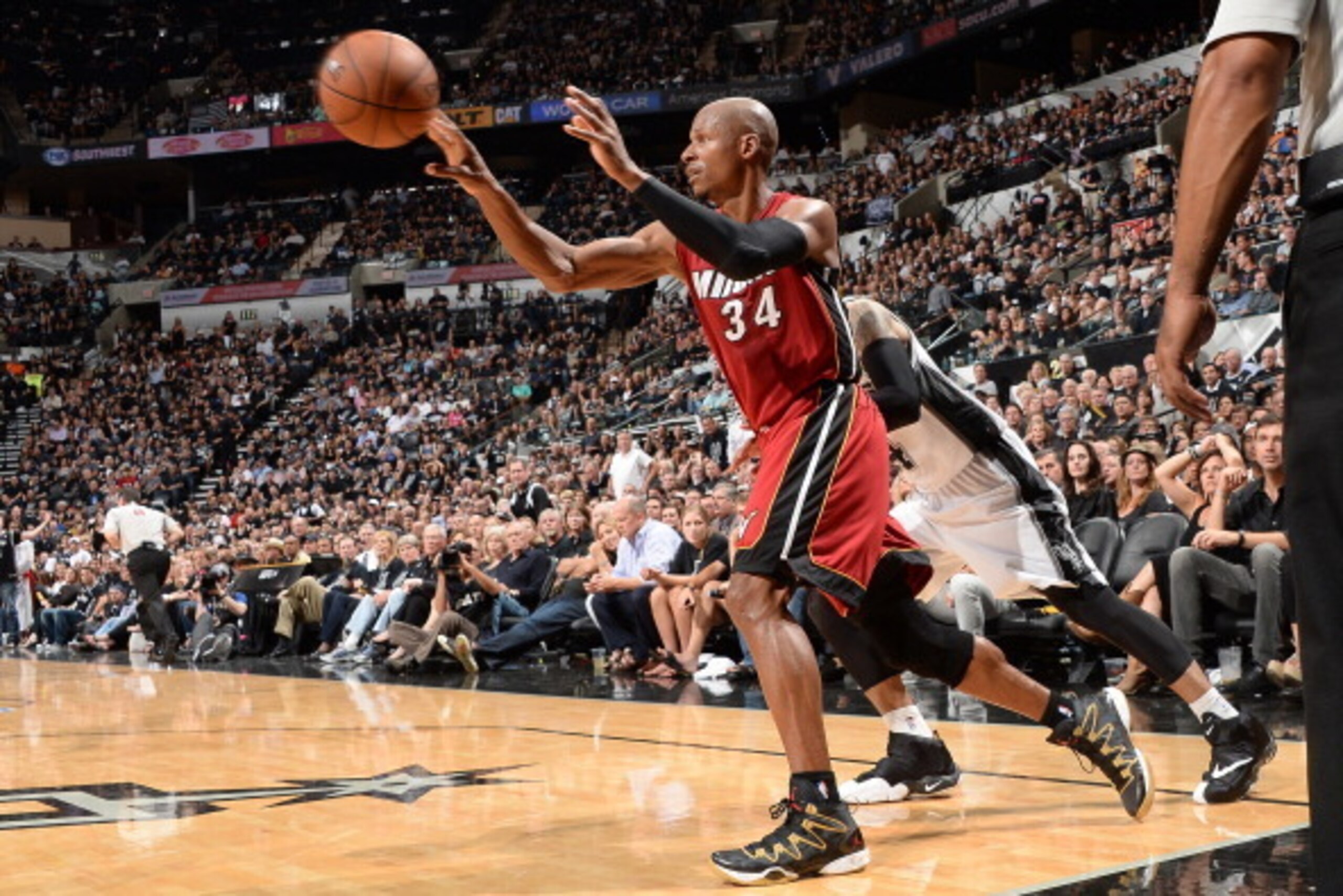 SAN ANTONIO, TX - JUNE 05: Ray Allen #34 of the Miami Heat passes the basketball during Game One of the 2014 NBA Finals between the Miami Heat and San Antonio Spurs at AT&T Center on June 5, 2014 in San Antonio, Texas. NOTE TO USER: User expressly acknowl