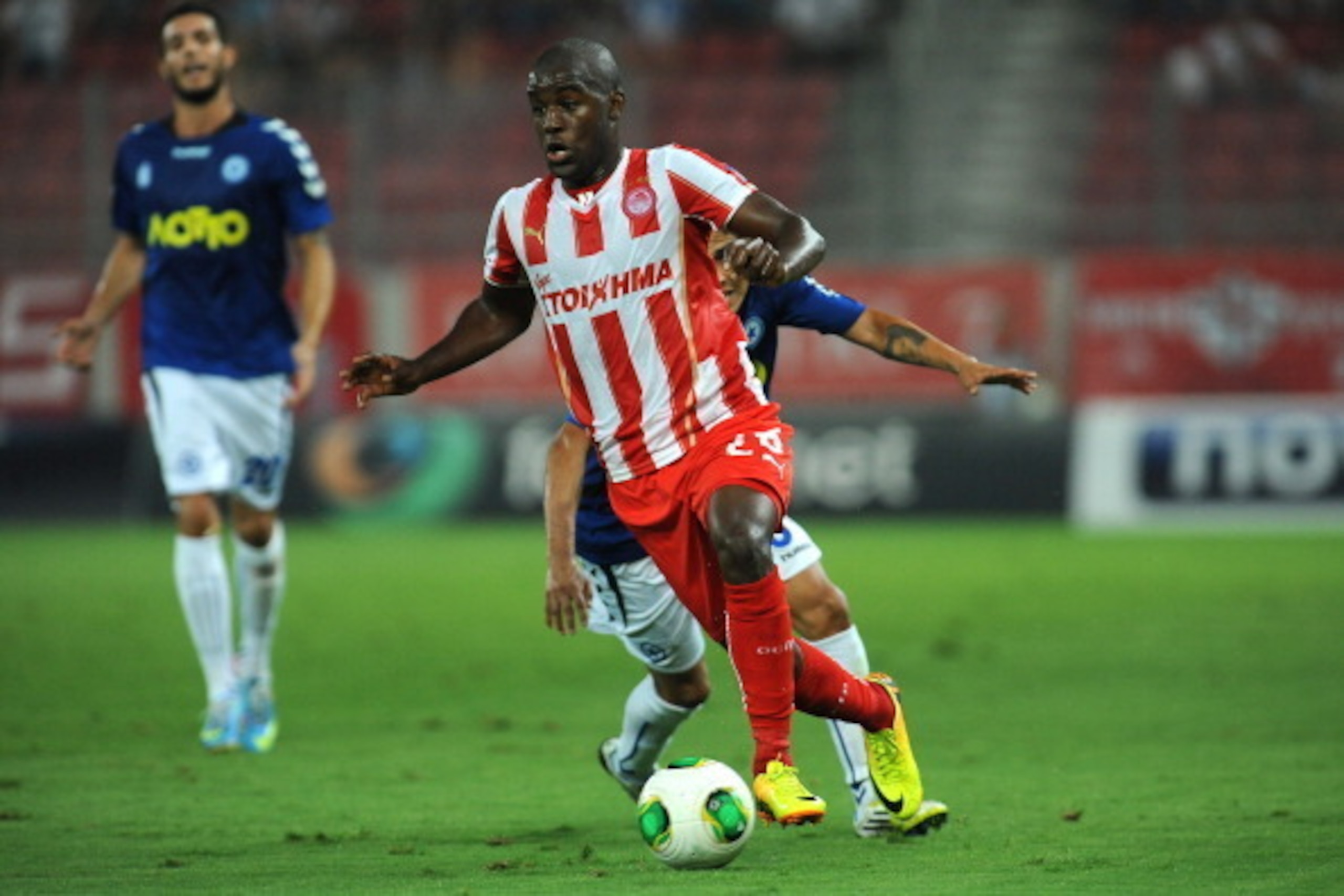 PIRAEUS, GREECE - AUGUST 25:  Joel Campbell of Olympiacos FC in action during the greek Super League match between Olympiacos FC and Atromitos FC at Karaiskakis Stadium on August 25, 2013 in Piraeus, Greece.  (Photo by Valerio Pennicino/Getty Images)