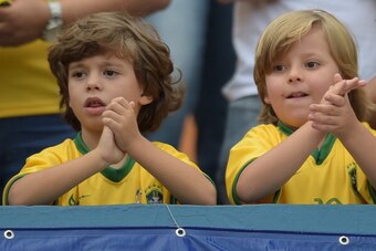 GOIANIA, BRAZIL - JUNE 03:  Fans of Brazil watch players enter to the field before the International Friendly Match between Brazil and Panama at Serra Dourada Stadium on June 03, 2014 in Goiania, Brazil. (Photo by Buda Mendes/Getty Images)