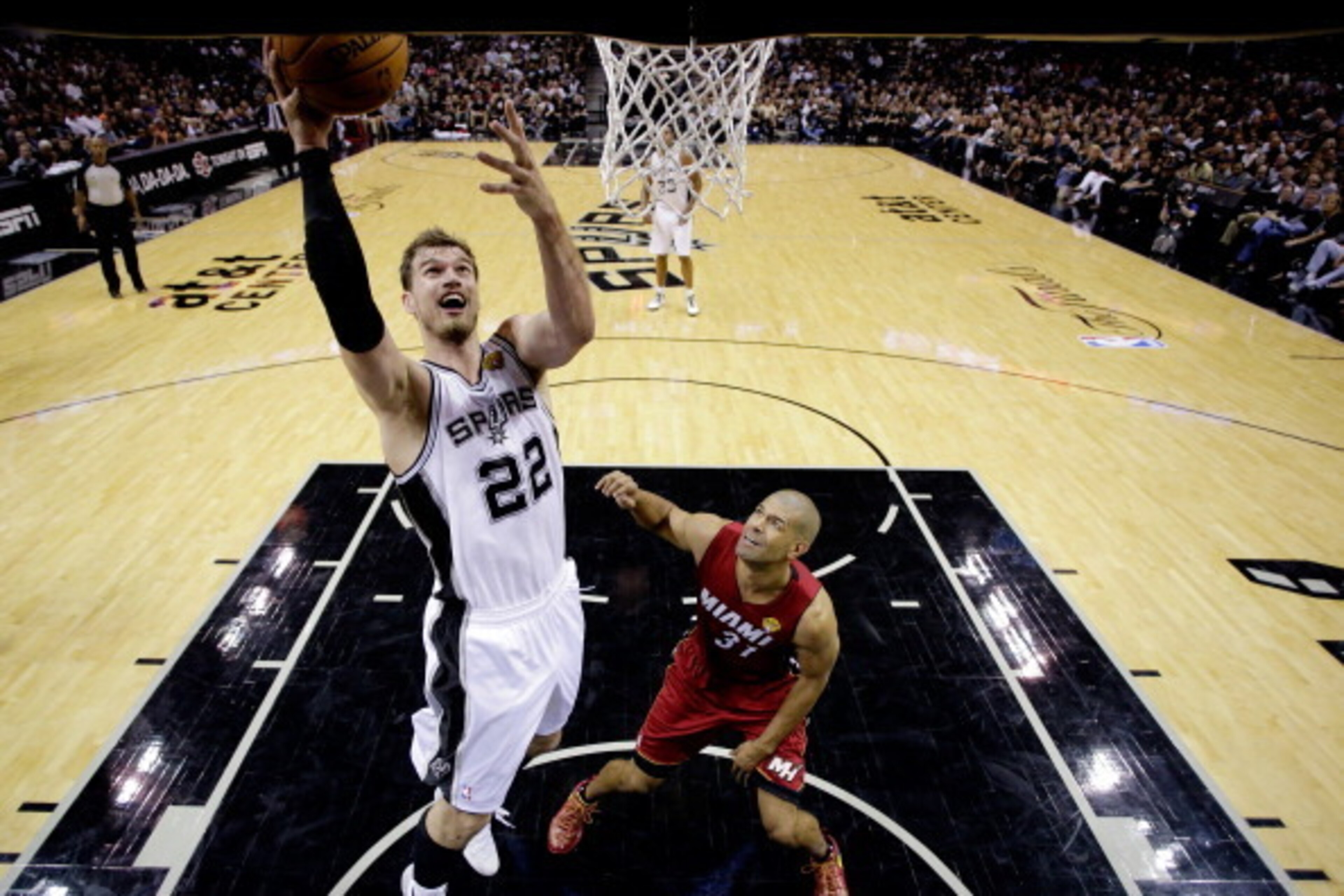 SAN ANTONIO, TX - JUNE 05:  Tiago Splitter #22 of the San Antonio Spurs goes to the basket against Shane Battier #31 of the Miami Heat during Game One of the 2014 NBA Finals at the AT&T Center on June 5, 2014 in San Antonio, Texas. NOTE TO USER: User expr
