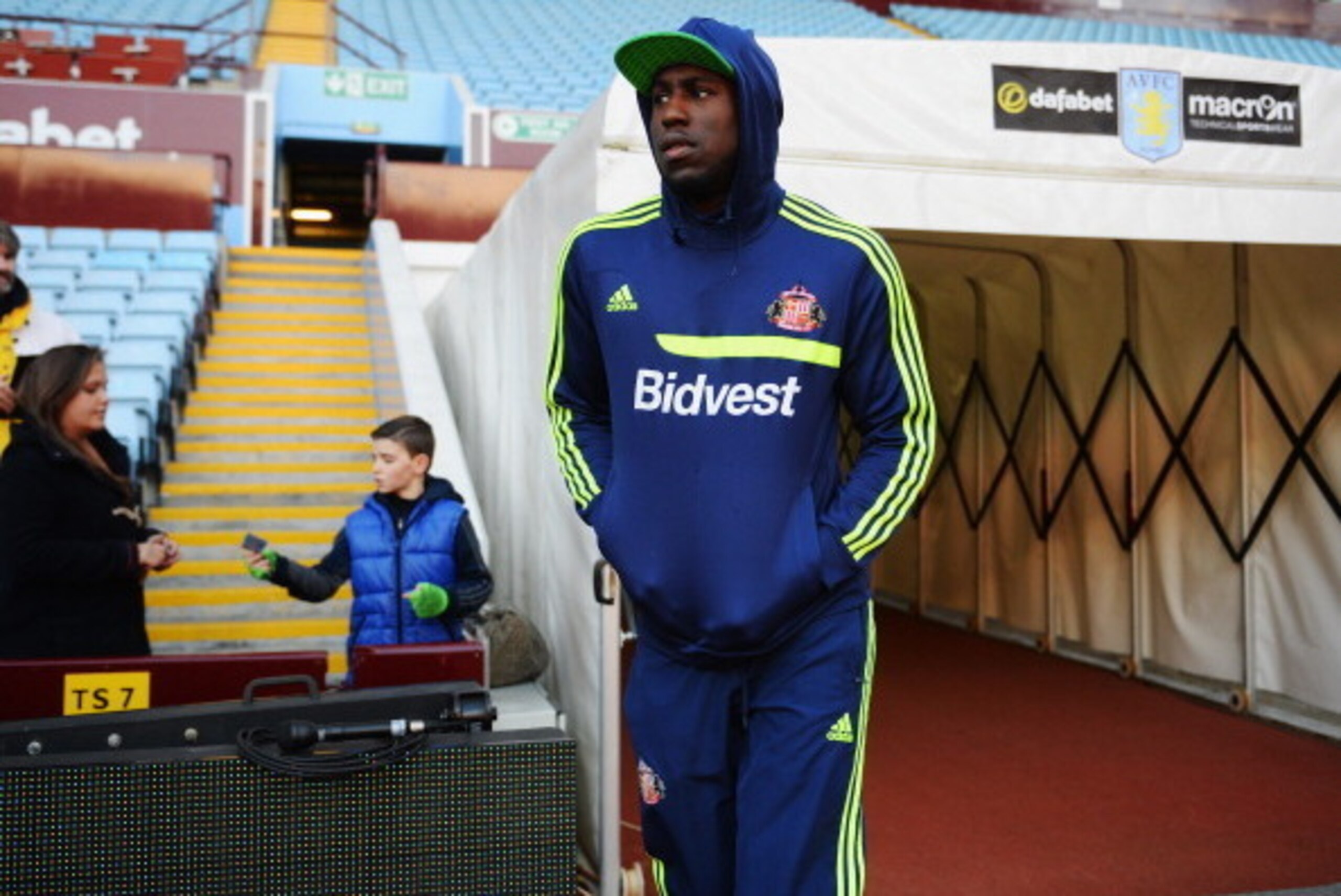 BIRMINGHAM, ENGLAND - NOVEMBER 30:  Jozy Altidore of Sunderland prepares to warm up before the Barclays Premier League match between Aston Villa and Sunderland at Villa Park on November 30, 2013 in Birmingham, England.  (Photo by Michael Regan/Getty Image
