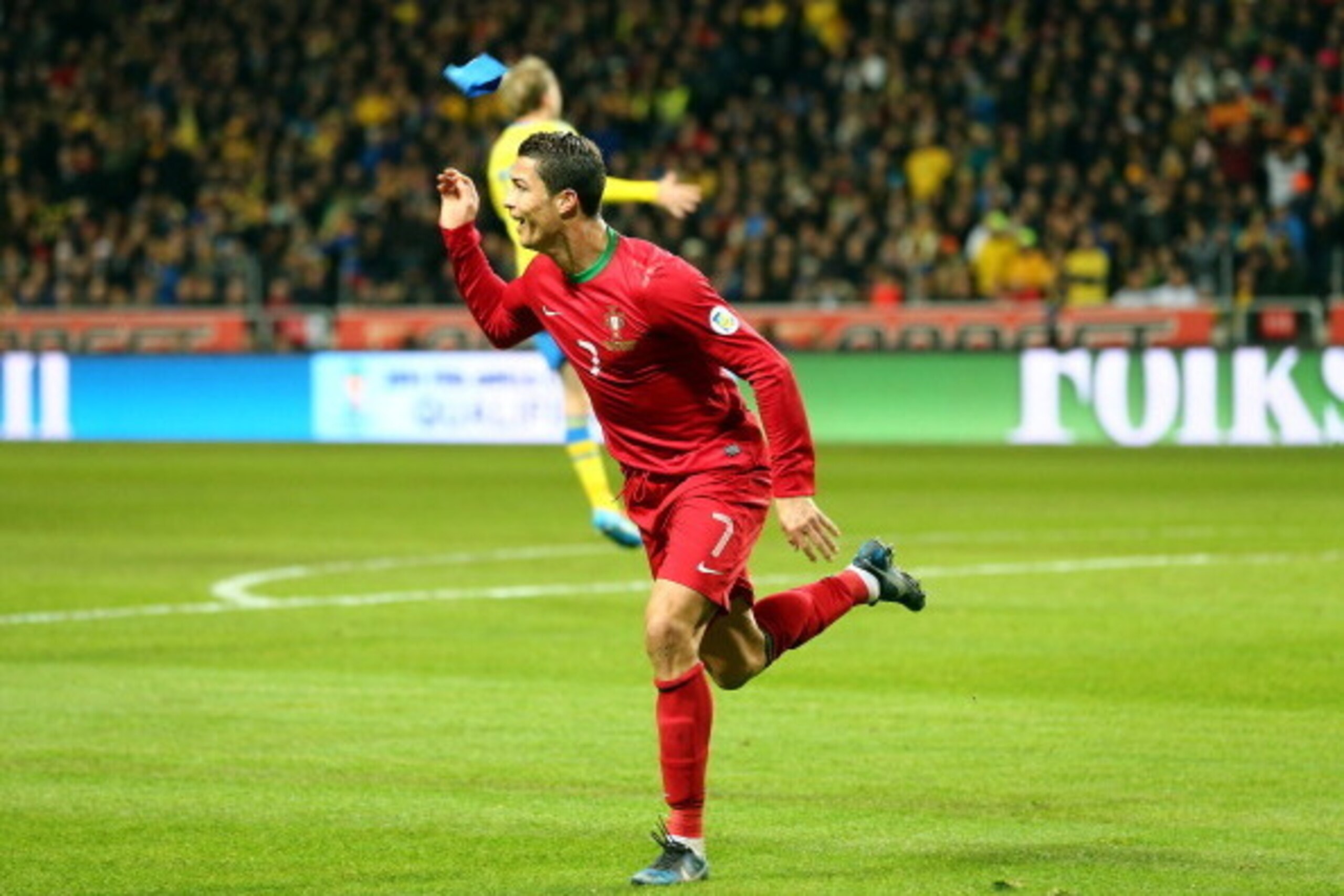STOCKHOLM, SWEDEN - NOVEMBER 19:  Cristiano Ronaldo of Portugal celebrates after scoring their 3rd goal during the FIFA 2014 World Cup Qualifier Play-off Second Leg match between Sweden and Portugal at Friends Arena on November 19, 2013 in Stockholm, Swed