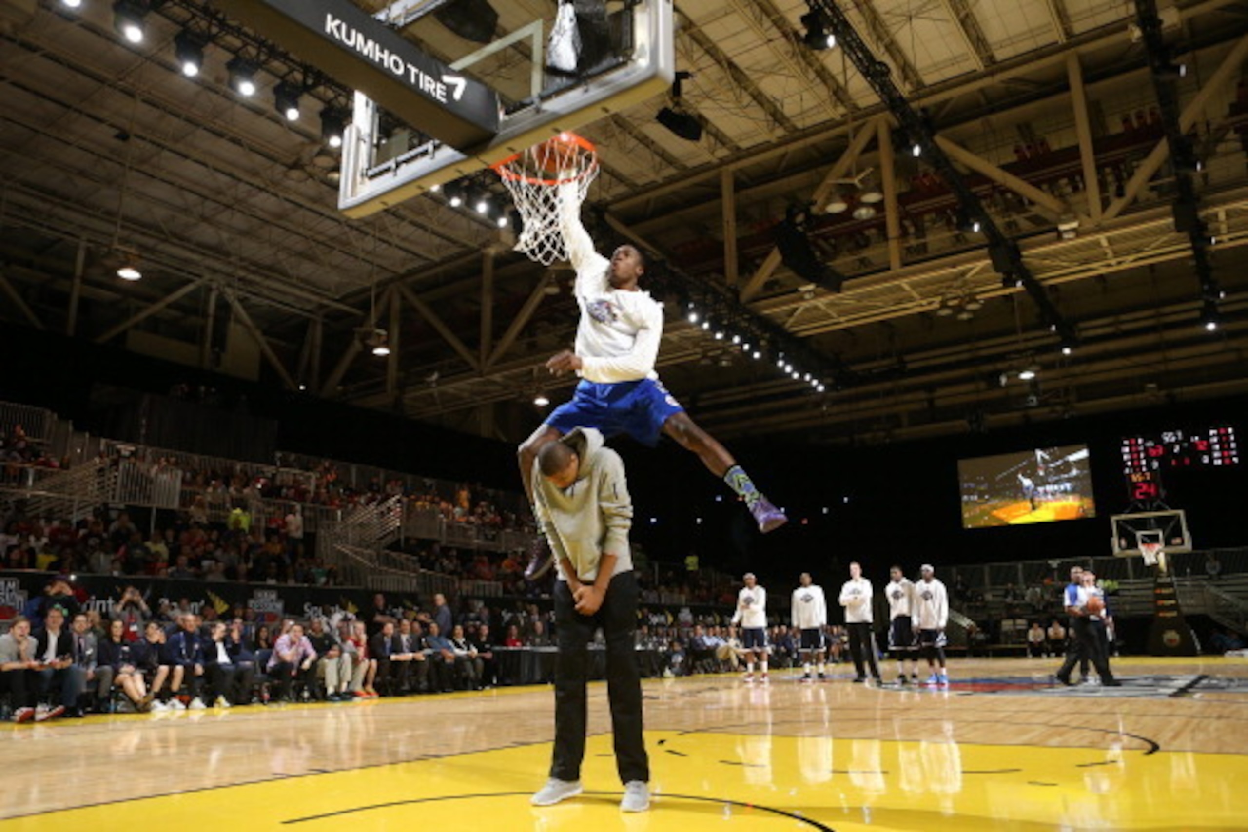 NEW ORLEANS, LA - FEBRUARY 15:  Thanasis Antetokounmpo #19 of the Deleware 87ers dunks over his brother, Giannis Antetokounmpo of the Milwaukee Bucks during the Slam Dunk Contest as part of the NBA Dream Factory presented by Boost Mobile 2014 at Sprint Ar