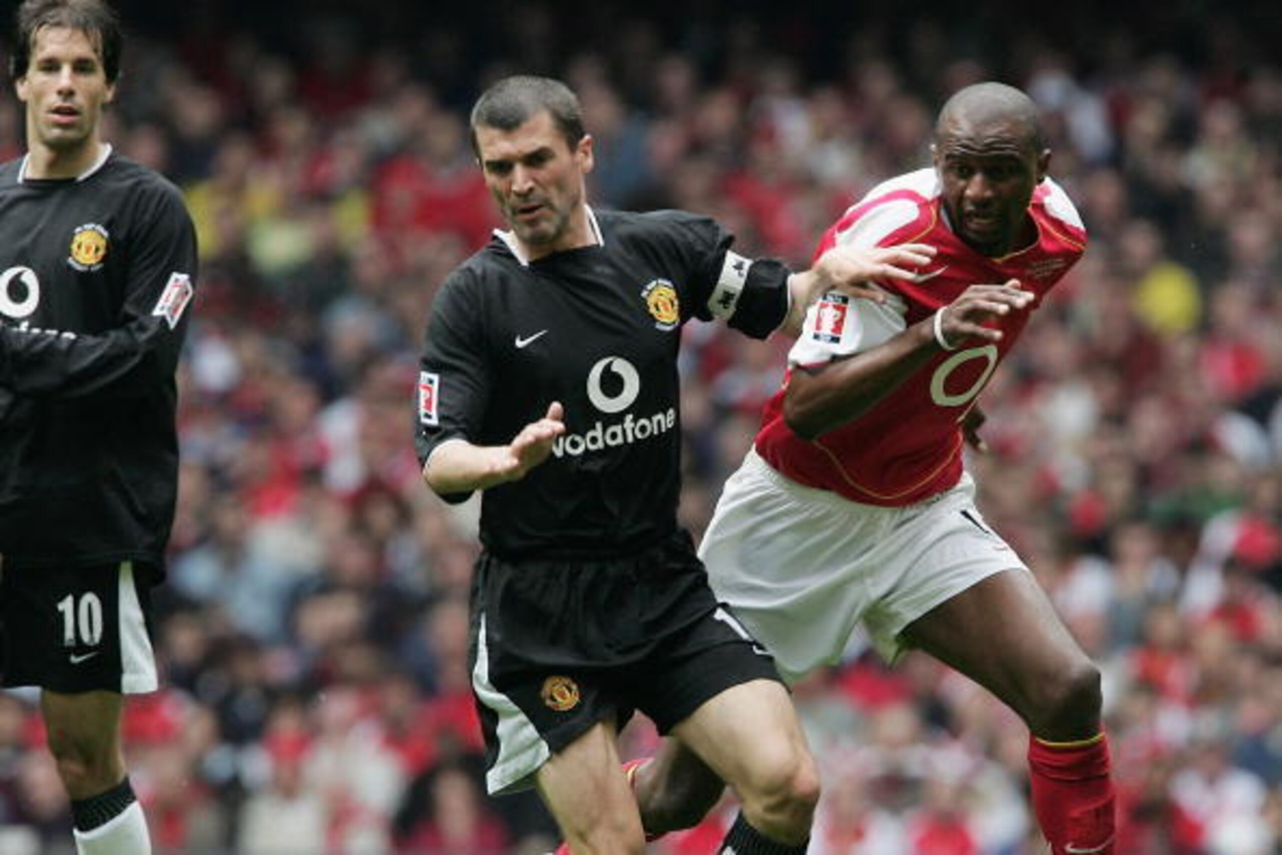 CARDIFF, WALES - MAY 21:  Patrick Vieira of Arsenal and Roy Keane of Manchester United battle for the ball during the FA Cup Final between Arsenal and Manchester United at The Millennium Stadium on May 21, 2005 in Cardiff, Wales.  (Photo by Phil Cole/Gett