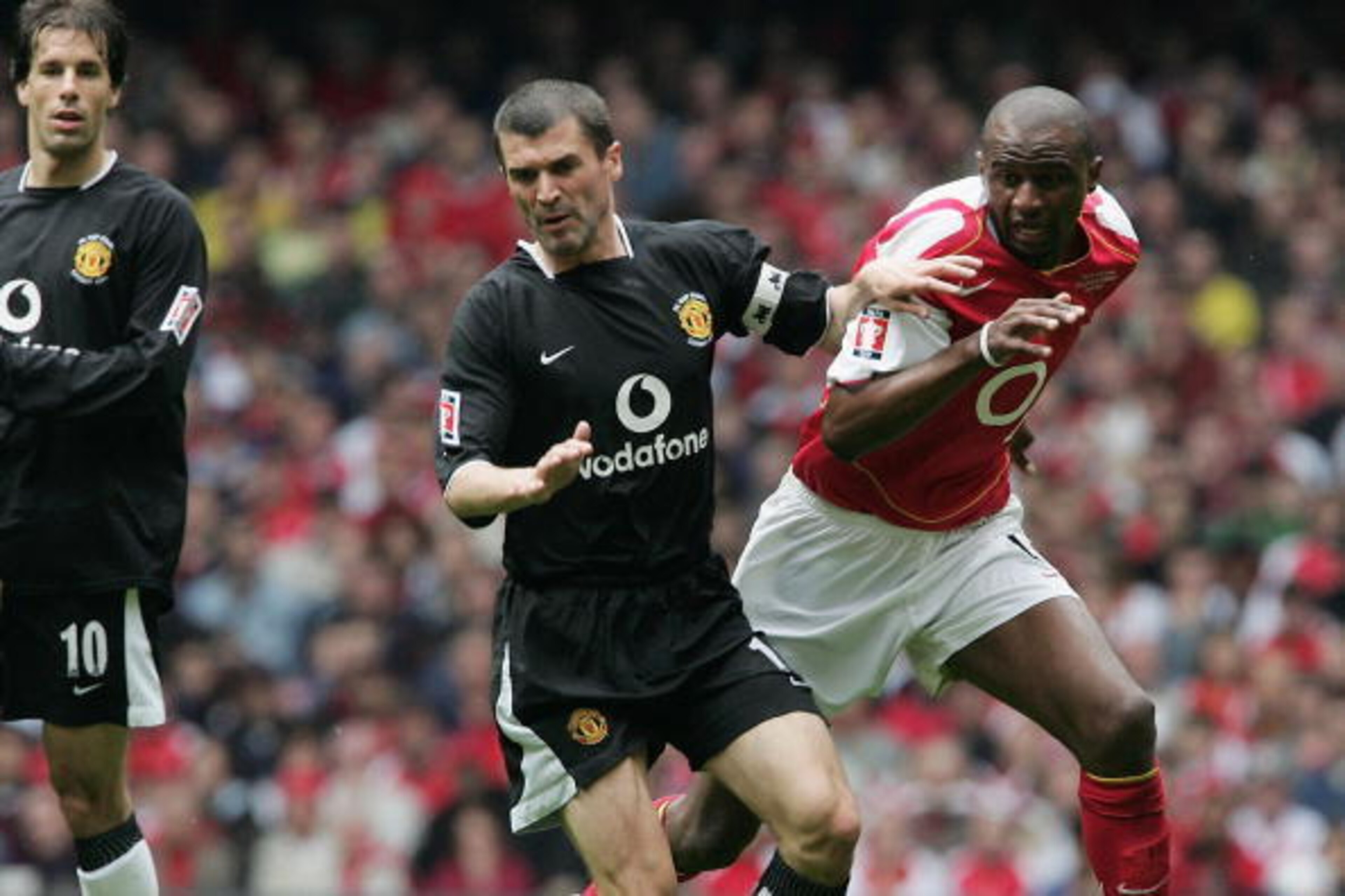 CARDIFF, WALES - MAY 21:  Patrick Vieira of Arsenal and Roy Keane of Manchester United battle for the ball during the FA Cup Final between Arsenal and Manchester United at The Millennium Stadium on May 21, 2005 in Cardiff, Wales.  (Photo by Phil Cole/Gett