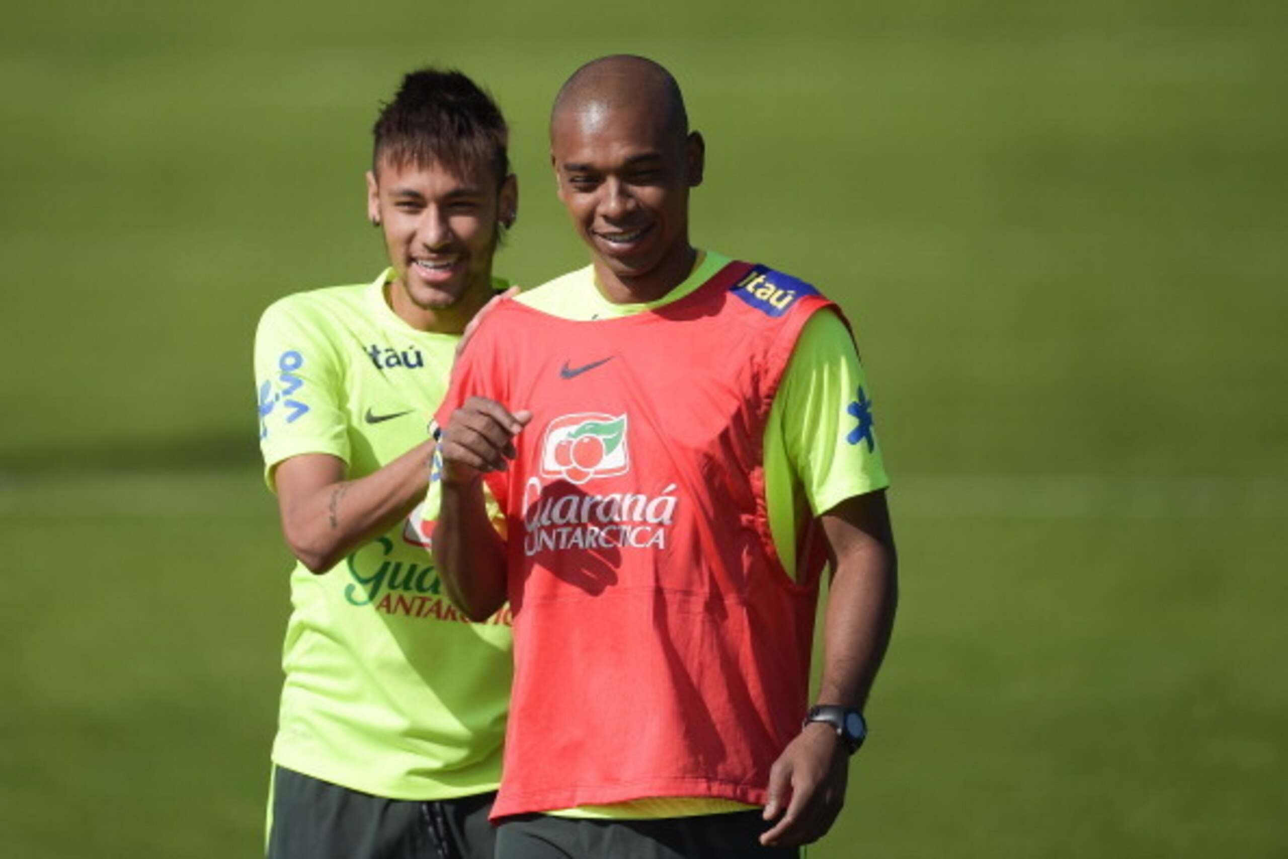 TERESOPOLIS, BRAZIL - JUNE 01: Neymar (L) jokes with Fernandinho during a training session of the Brazilian national football team at the squad's Granja Comary training complex, in Teresopolis, 90 km from downtown Rio de Janeiro on June 01, 2014 in Tereso TERESOPOLIS, BRAZIL - JUNE 01: Neymar (L) jokes with Fernandinho during a training session of the Brazilian national football team at the squad's Granja Comary training complex, in Teresopolis, 90 km from downtown Rio de Janeiro on June 01, 2014 in Tereso