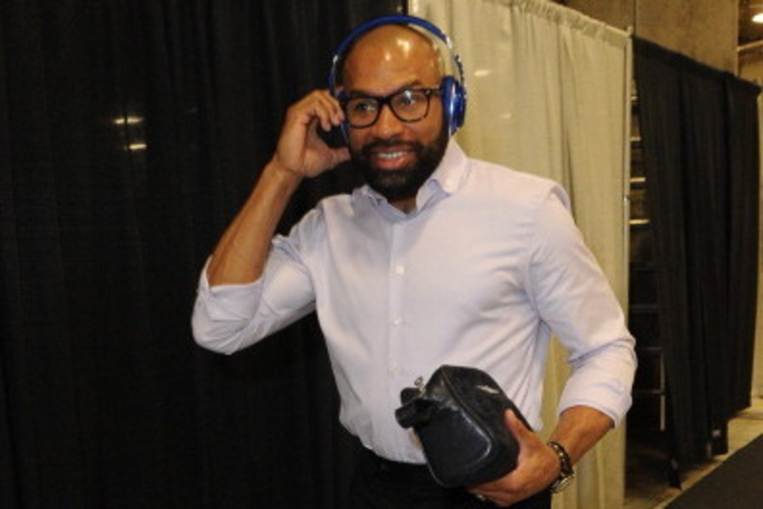 SAN ANTONIO, TX - MAY 19: Derek Fisher #6 of the Oklahoma City Thunder walks into the arena prior to the game against the San Antonio Spurs during Game One of the Western Conference Finals during the 2014 NBA Playoffs on May 19, 2014 at the AT&T Center in